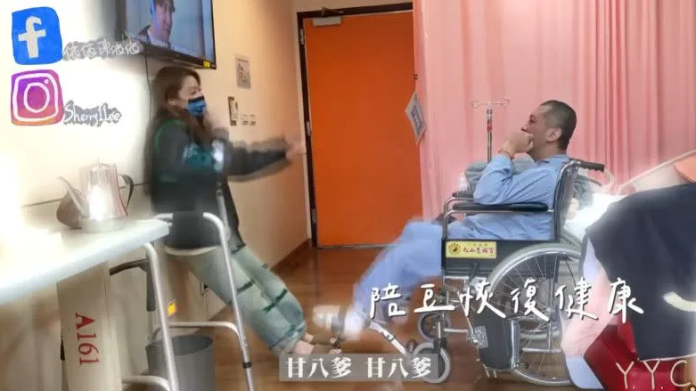 依依幫納豆量血壓、餵藥，之後前往復健行程。（翻攝自依依YT）