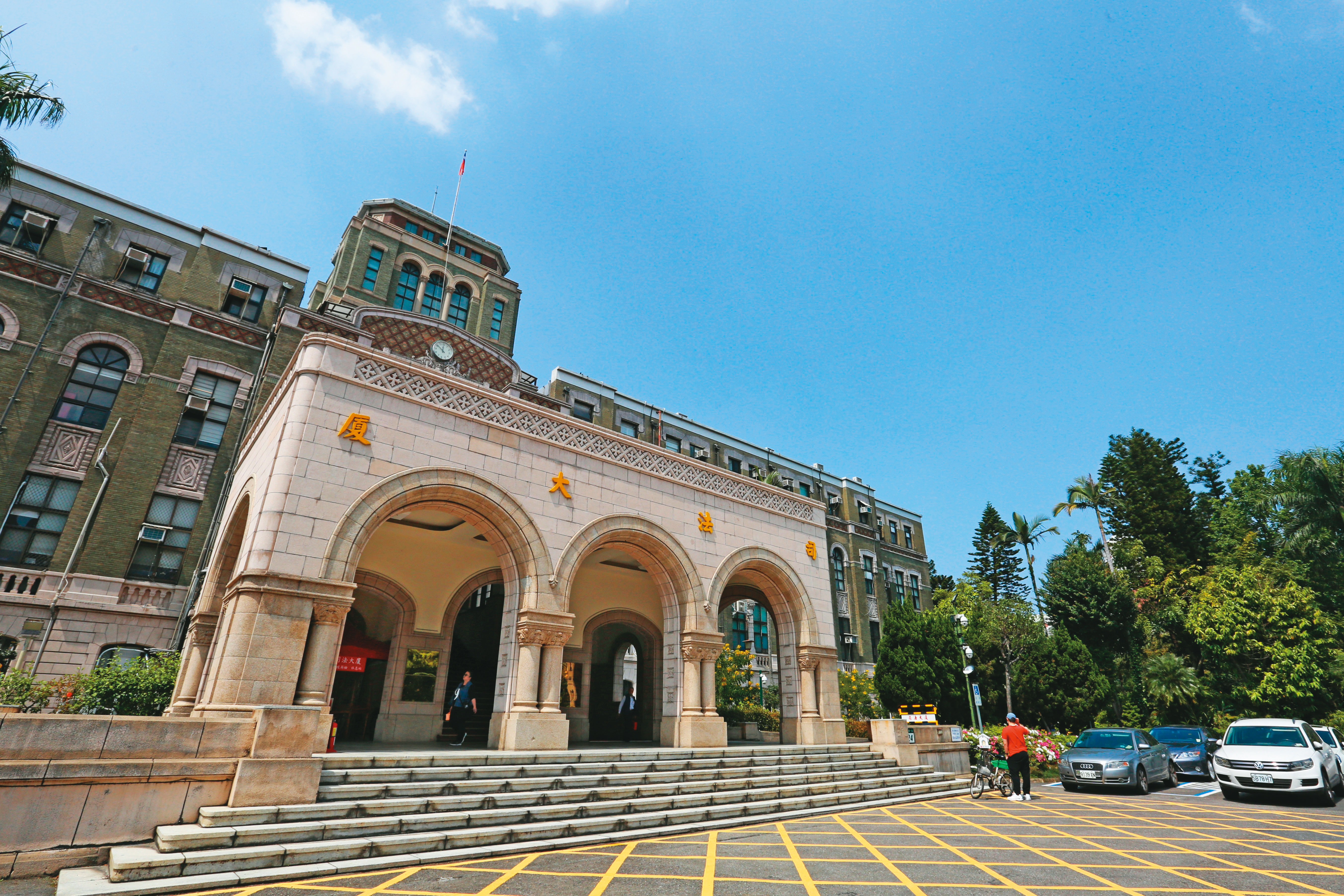 二十多名受害者連署呼籲司法單位正視消費者權益，制裁裝潢蟑螂。