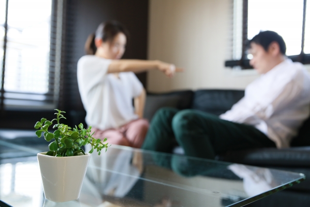 女網友在Dcard抱怨婆家，打算讓老公和前女友冥婚，並要求她過繼兒子給前女友。（示意圖PhotoAC）