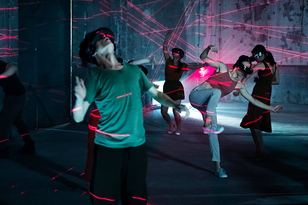 陳芯宜執導、周書毅編舞的《留給未來的殘影》是影像與舞蹈跨界合作的VR作品。（高雄市電影館提供）