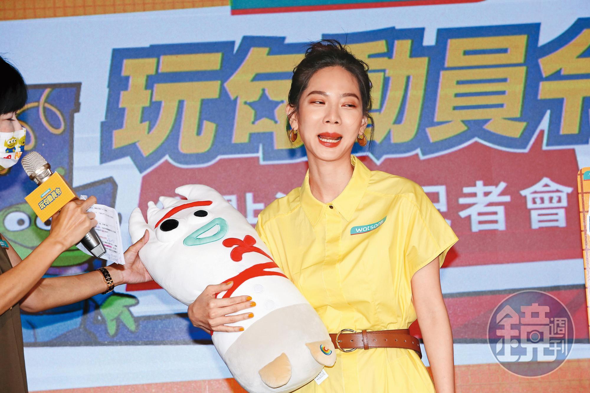 曾之喬與老公分居兩地,J個抱枕…真是相見恨晚吶吶吶~(捶心肝)(「類姐夫」您好~)