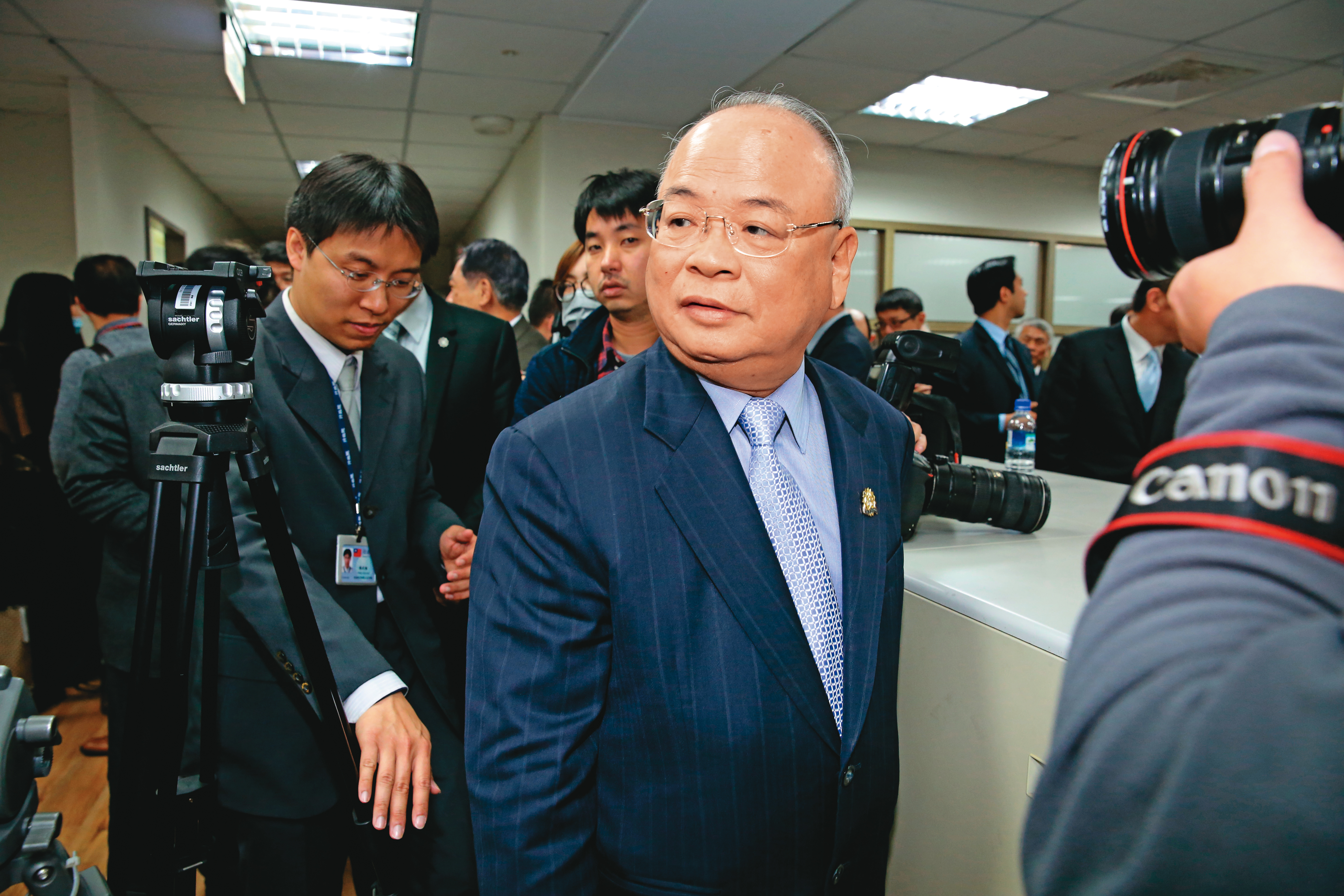 前檢察總長顏大和任內以查無不法為由簽結三中等黨產案，如今卻爆出特偵組當年早知有錄音光碟卻未搜索查扣，將掀起檢察界大地震。