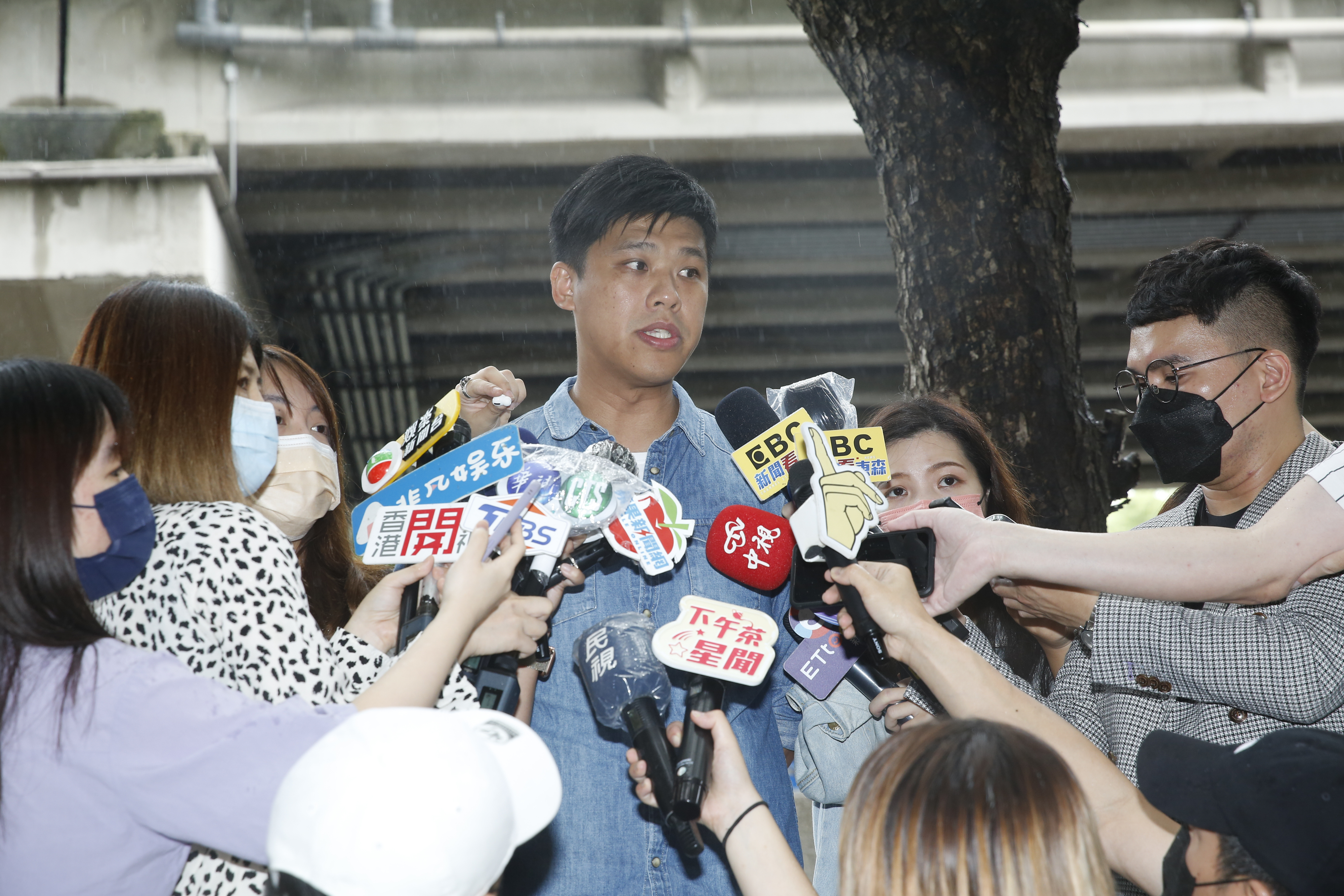 汪小菲喊告葛斯齊召開記者會反擊。