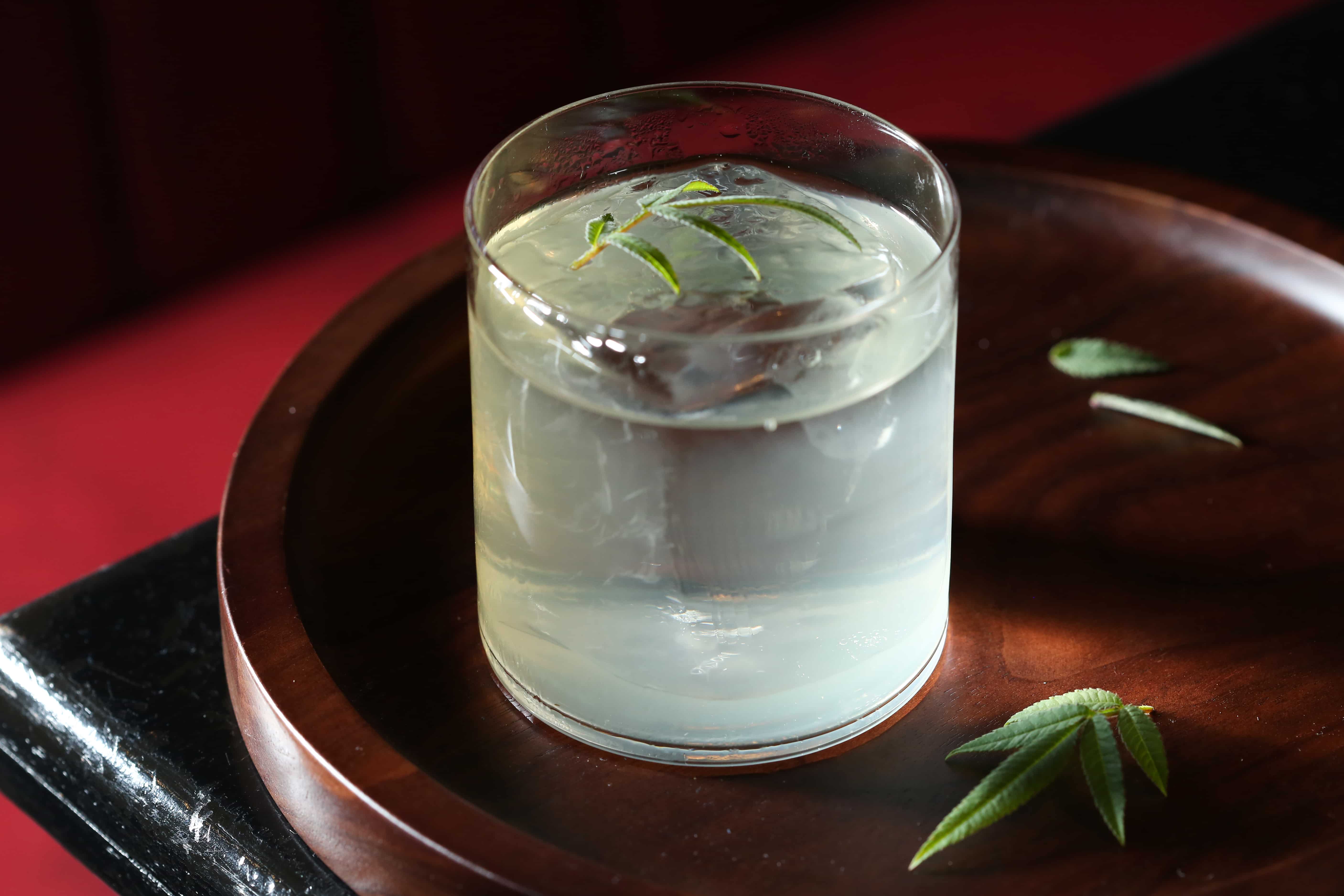 「Public 1」正好是店裡人氣No.1，加入夏多內白葡萄酒，溢出酸爽清甜感。（400元／杯）