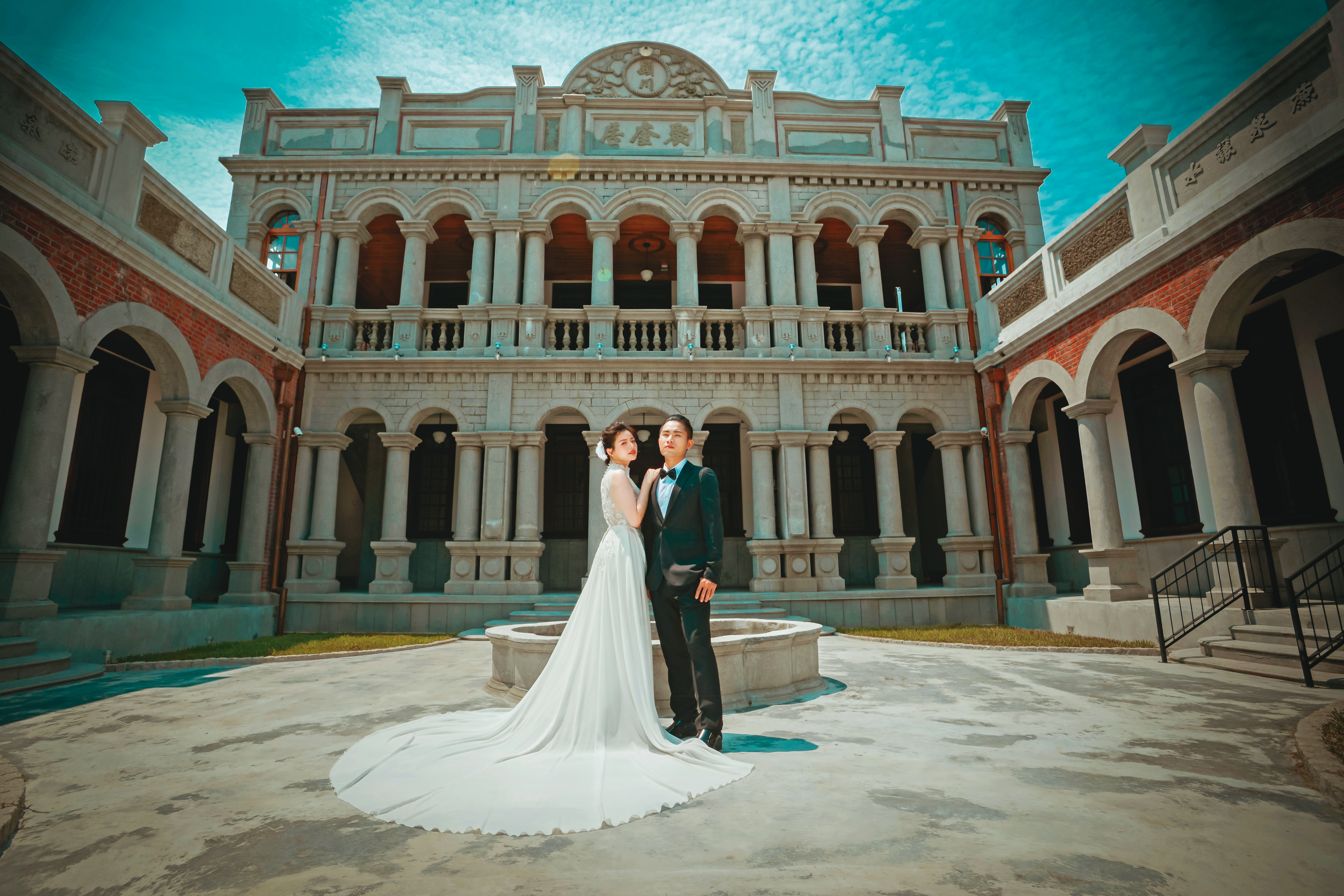 台中「聚奎居」中西結合仿巴洛克式建築，是熱門的婚紗景點。