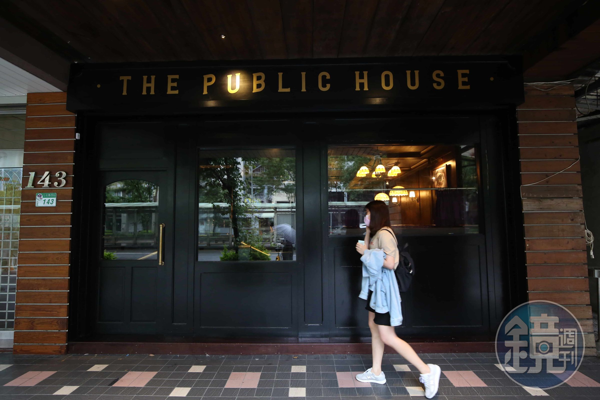 店名「The Public House」為英式酒吧Pub的完整原意。