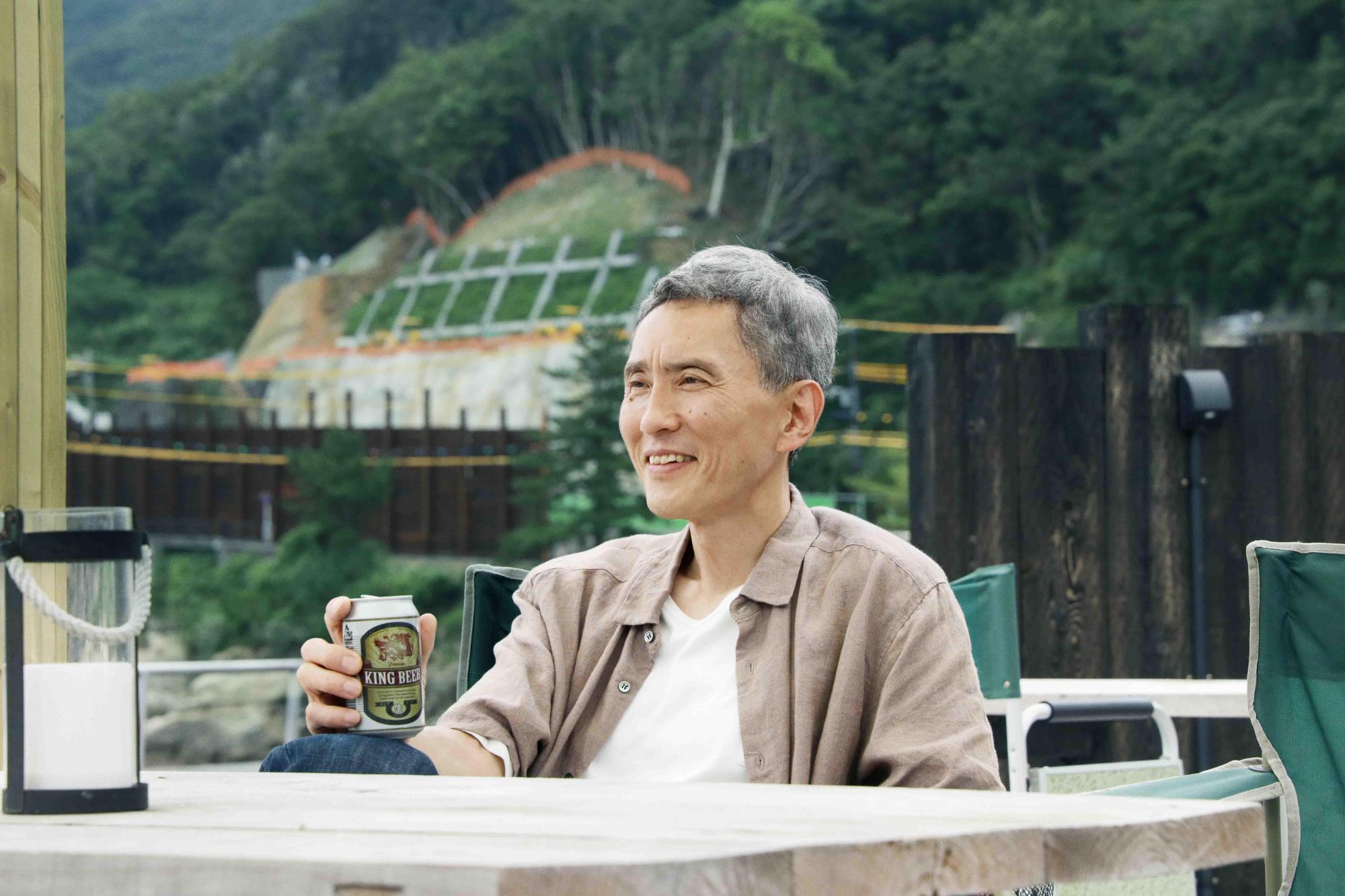松重豐這次不孤獨，與小林聰美愛得很日常。（天馬行空提供）