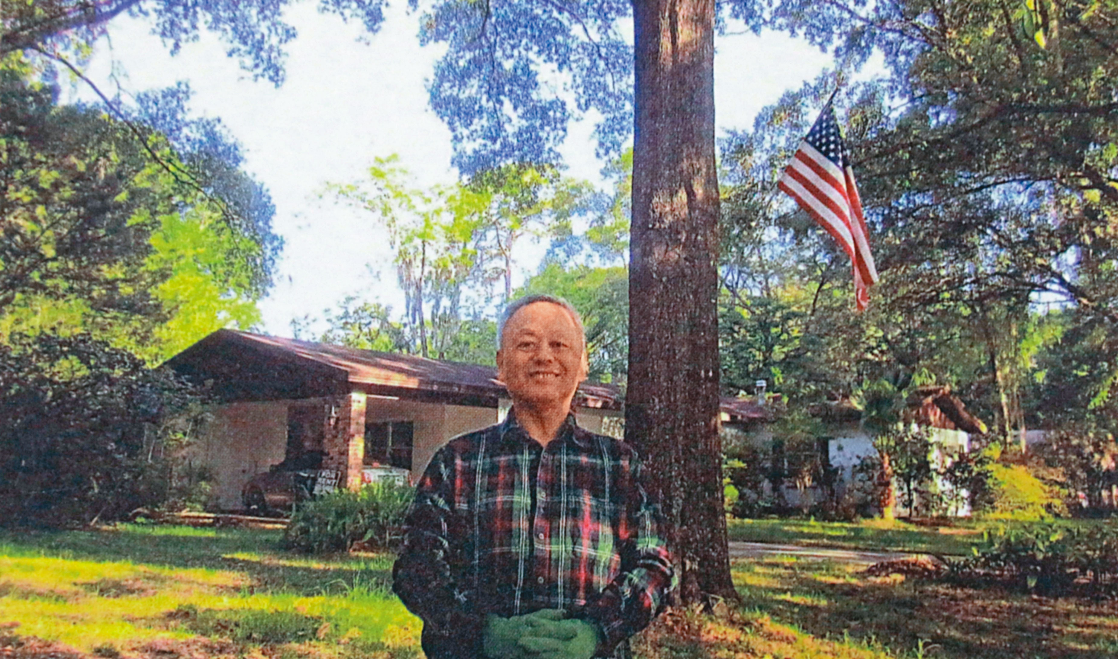 周文偉曾有美好的美國夢。儘管對美國生活多有抱怨、想勸退有美國夢的華人們，他仍寫下：「我是忠於美國政府與國旗的！」（翻攝《您所不知的美國》）