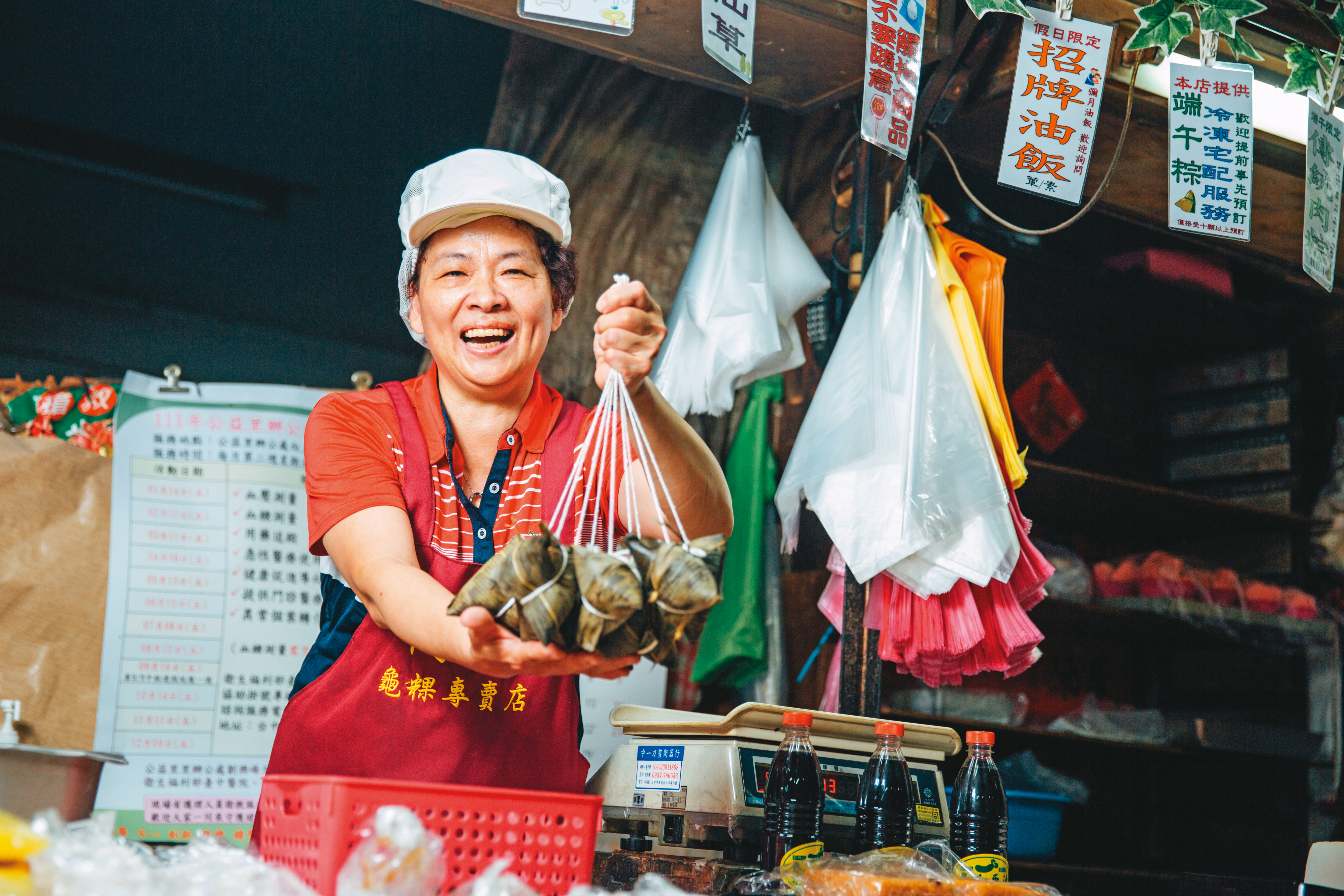 阿琴龜粿專賣店老闆娘鄭靜吟用熱情做出美味的米食料理。