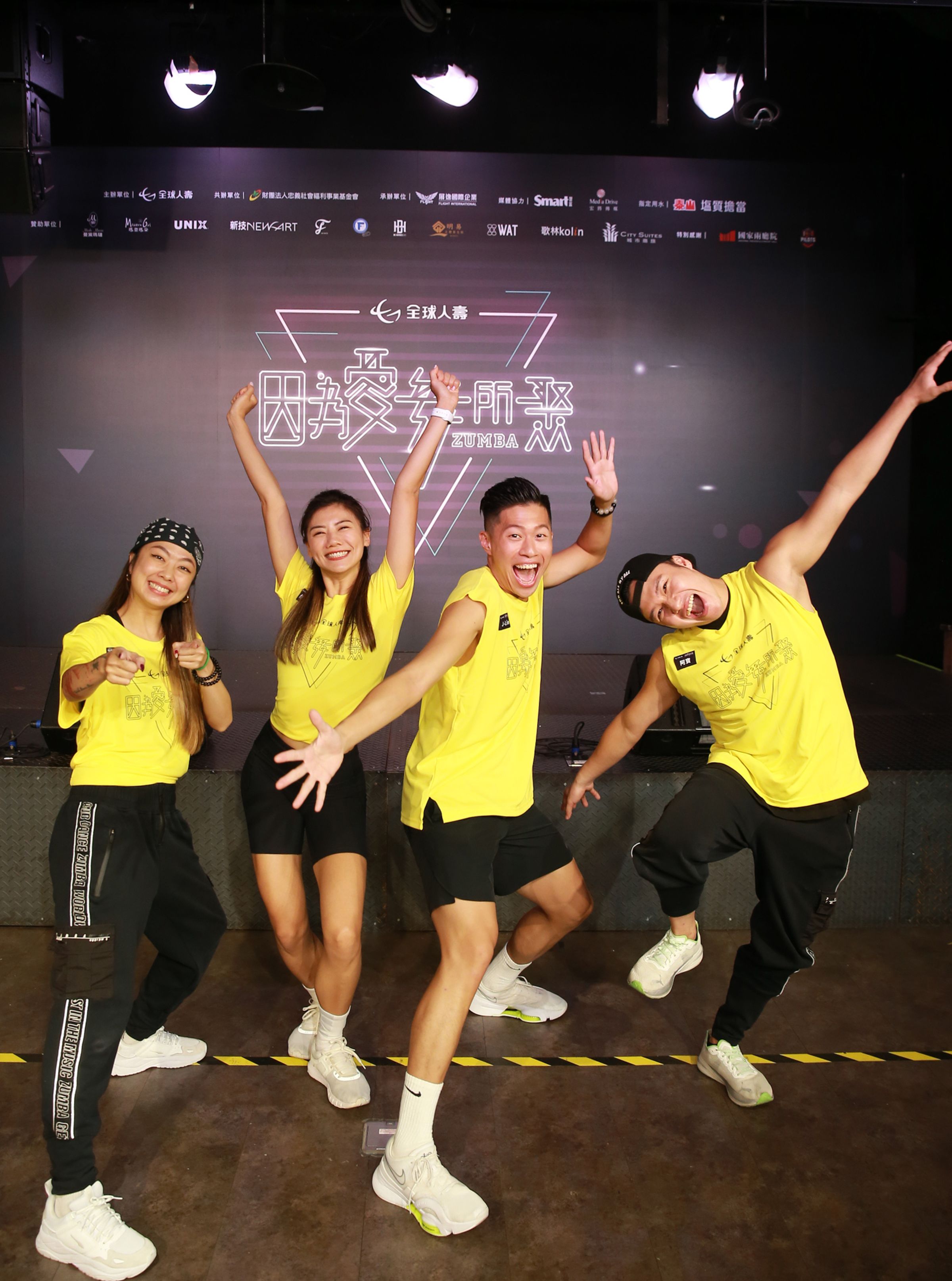 全球人壽「因為愛 舞所聚ZUMBA」公益活動，邀國內首屈一指ZUMBA名師，9月3日與千名參加者，一起於中正紀念堂兩廳院藝文廣場舞動熱情。