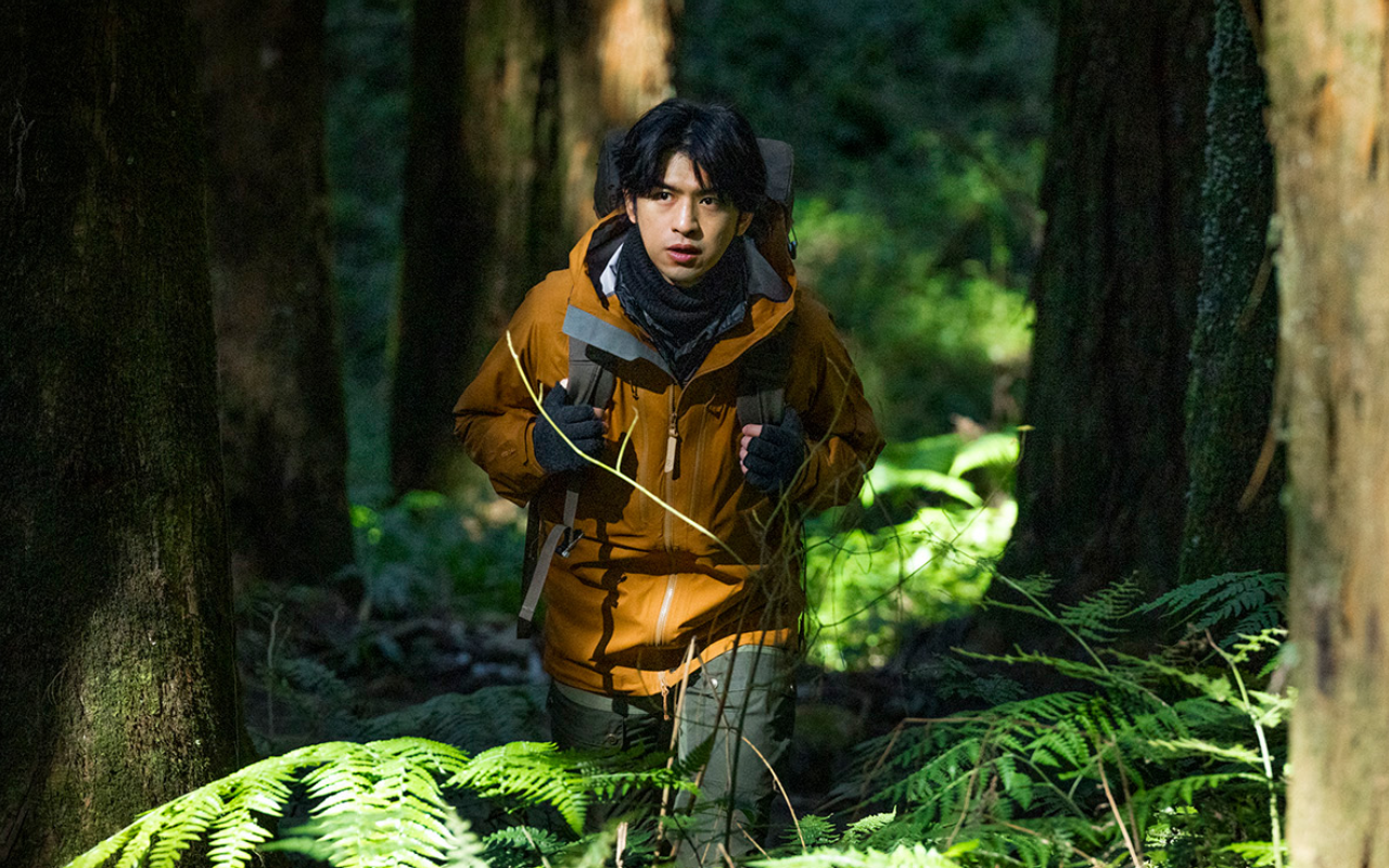 陳柏霖展現他熱愛大自然，私下是山系男孩的一面。（Line TV提供）