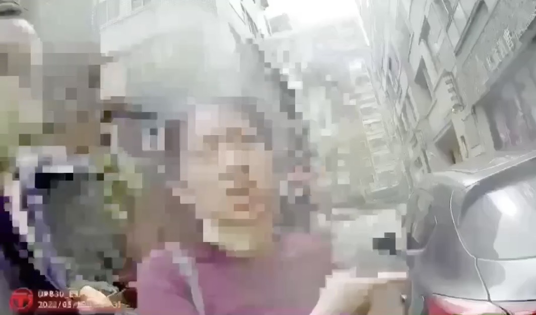 徐巧芯未戴口罩罰3000元。(翻攝畫面)