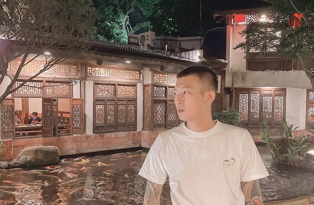 鳳梨坦言過去曾誤入歧途，但也趁機宣導歹路不可行。（翻攝自鳳梨臉書）