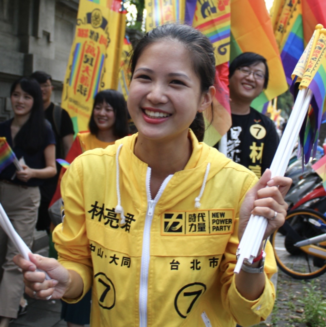 市議員林亮君問分局長辦徐案破警謊言。(翻攝林亮君臉書)