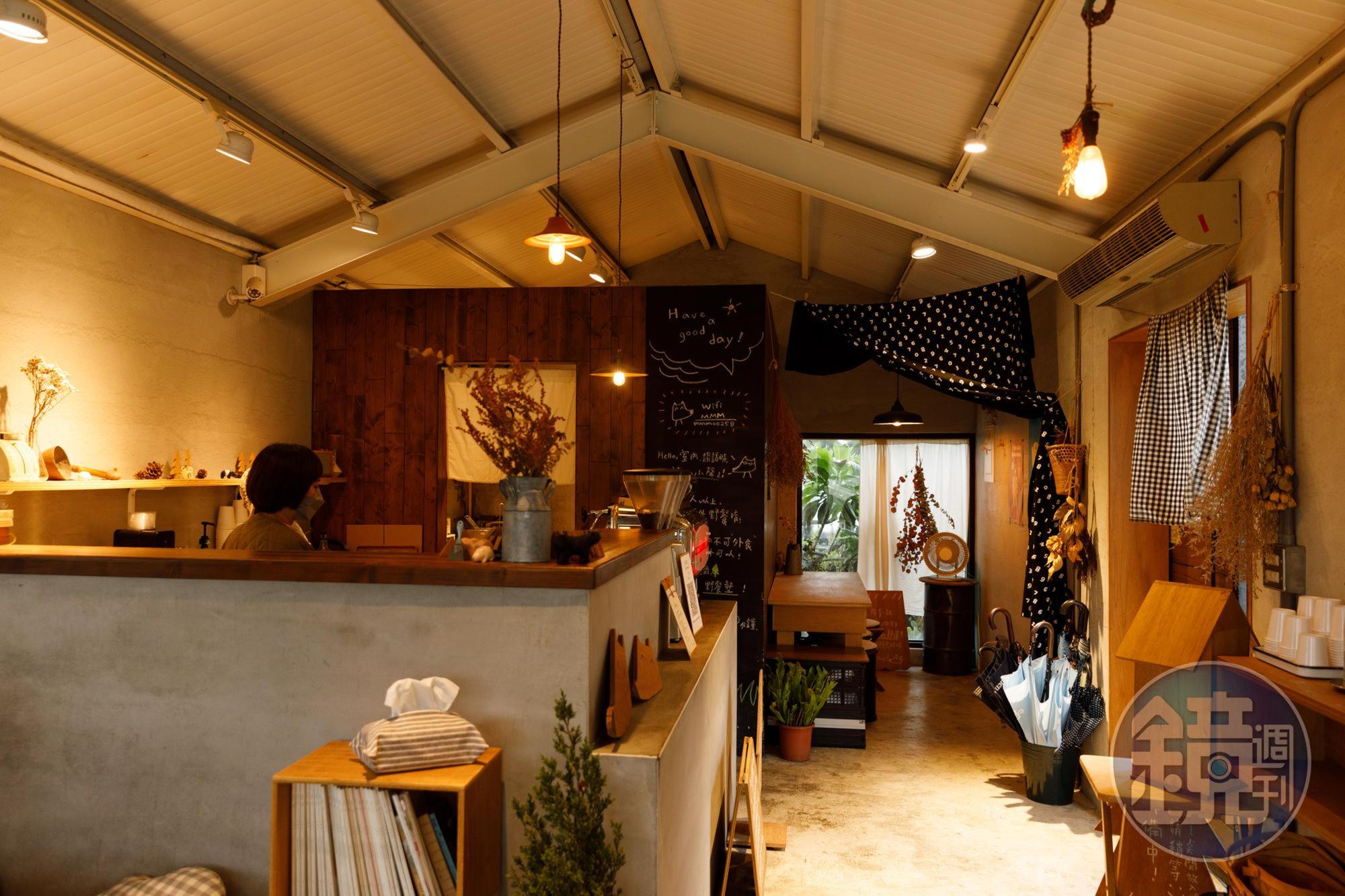 小屋內部空間布置頗有日雜風,清新宜人。