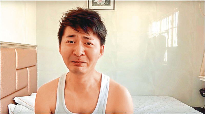 2020年1月30日農曆年節期間，陳秋實在武漢一家旅館房間內錄製影片，哽咽表示自己確實害怕「前面是病毒，後面是中國的法律和行政力量」。（翻攝自YouTube）