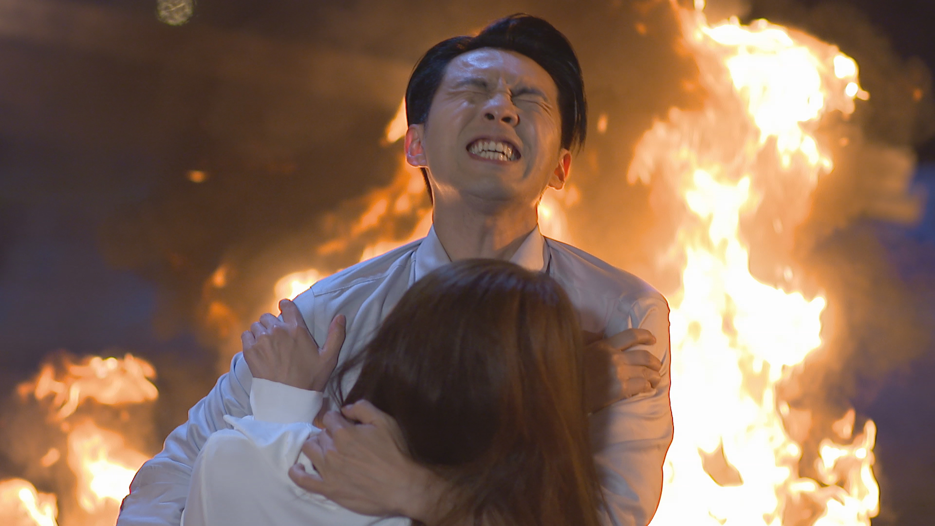 《美麗人生 女人當家》張雁名用肉身擋火，王樂妍稱好似賽亞人。  (台視提供）