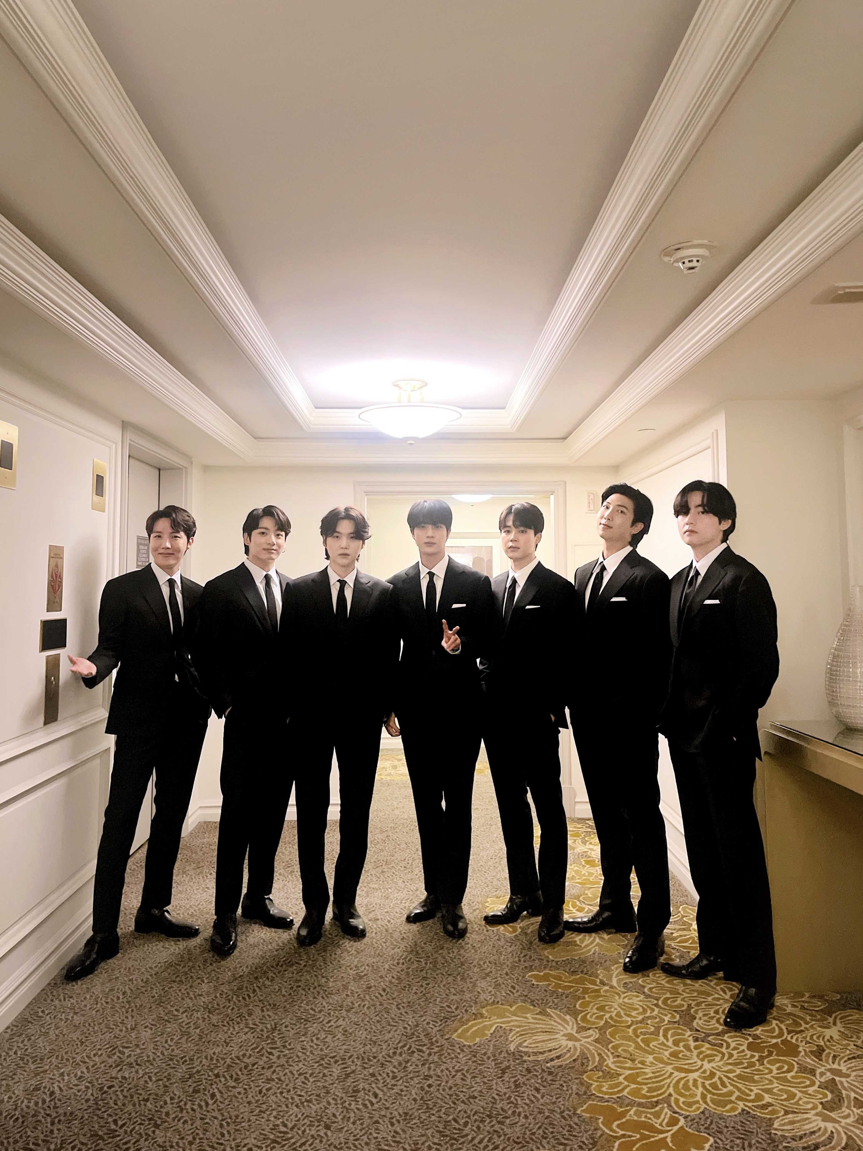 BTS防彈少年團受邀到白宮作客,在白宮每日簡報會發表簡短演說。(翻攝防彈少年團推特)