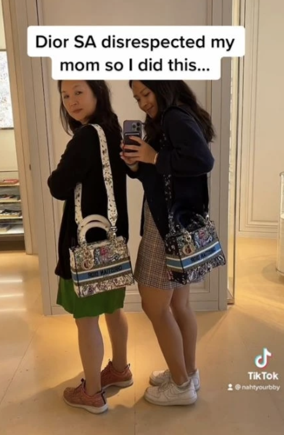 Amjea隔天帶著媽媽重返DIOR門市消費。(翻攝 nahtyourbby抖音)