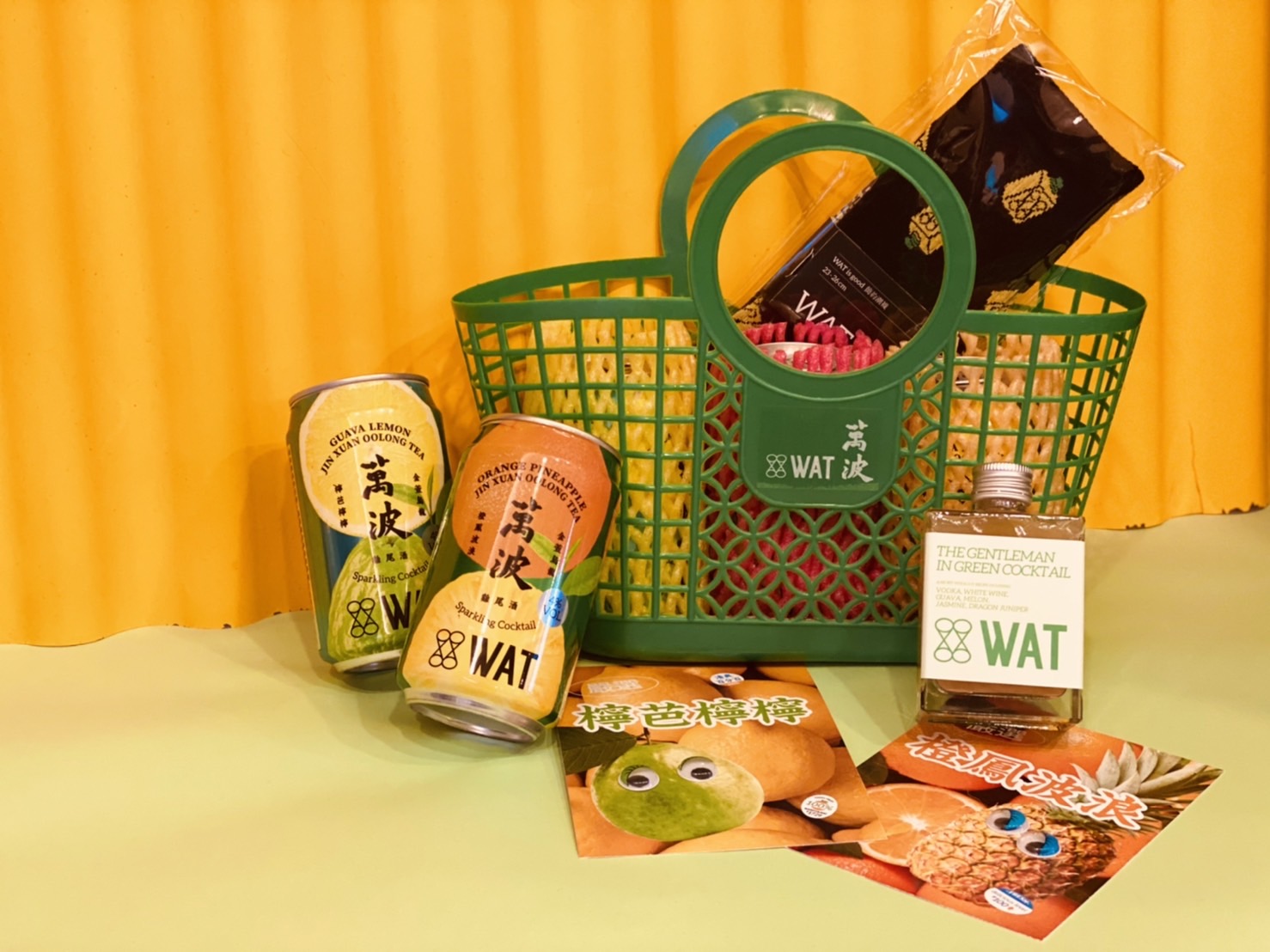WAT Super瓶裝雞尾酒門市限時限量推出「WATx萬波復古水果提籃禮盒」，具有滿滿復古和台灣元素。（399元／組，WAT提供）
