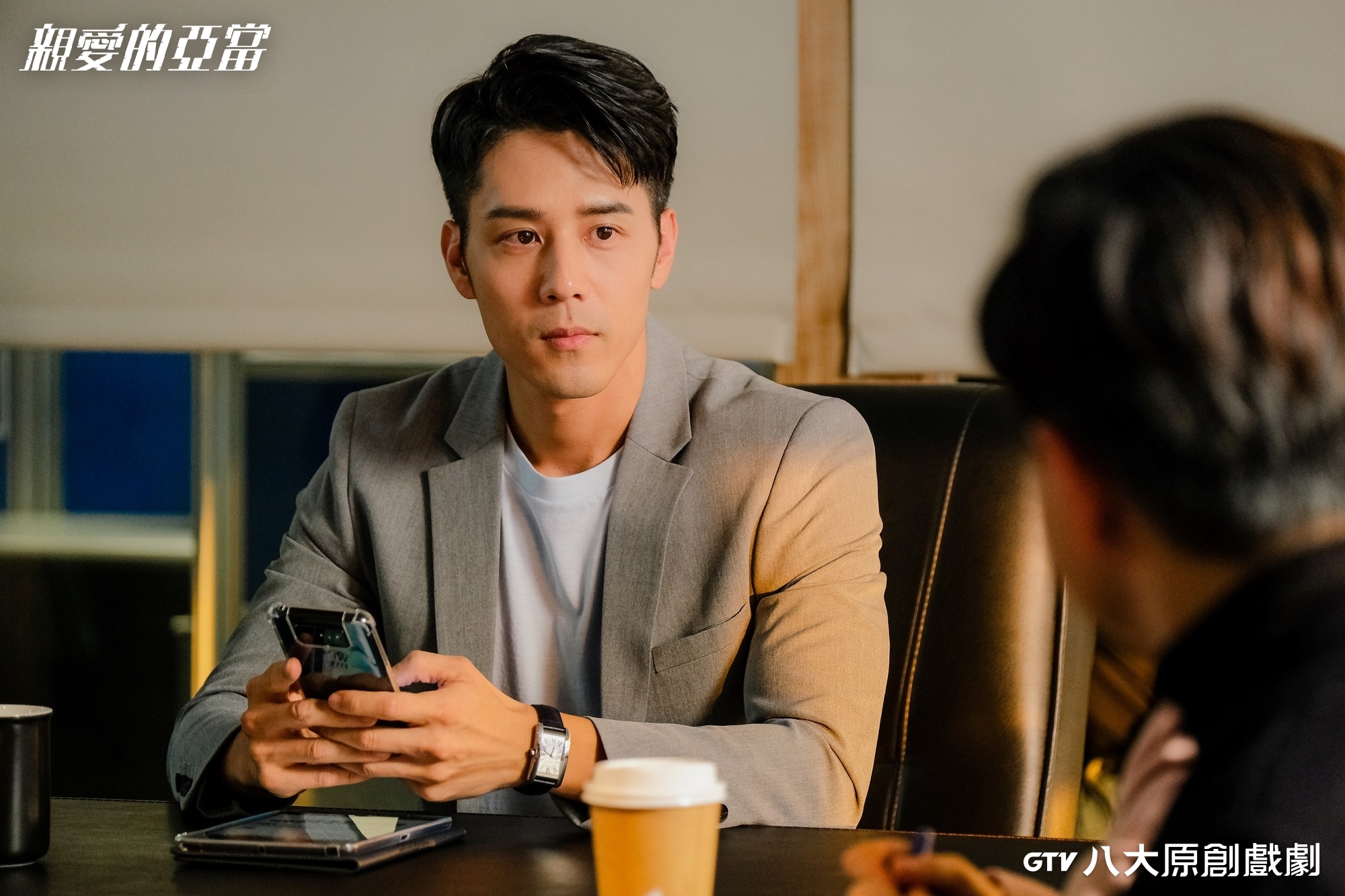 胡宇威劇中因認識曾沛慈,心境開始起了變化。(八大電視提供)