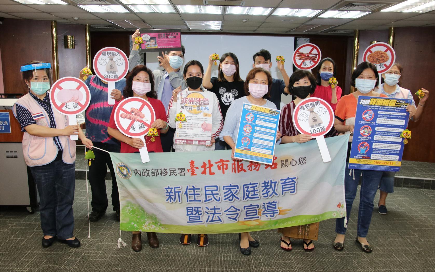 來自各地新住民提前過端午節、手作虎年香包。(移民署提供)
