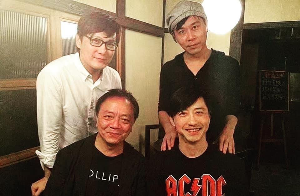 台灣資深音樂人陳道明（前左）過世，好友哈林（前右）及張信哲（後左）、伍思凱等人都相當難過。（翻攝自庾澄慶臉書）