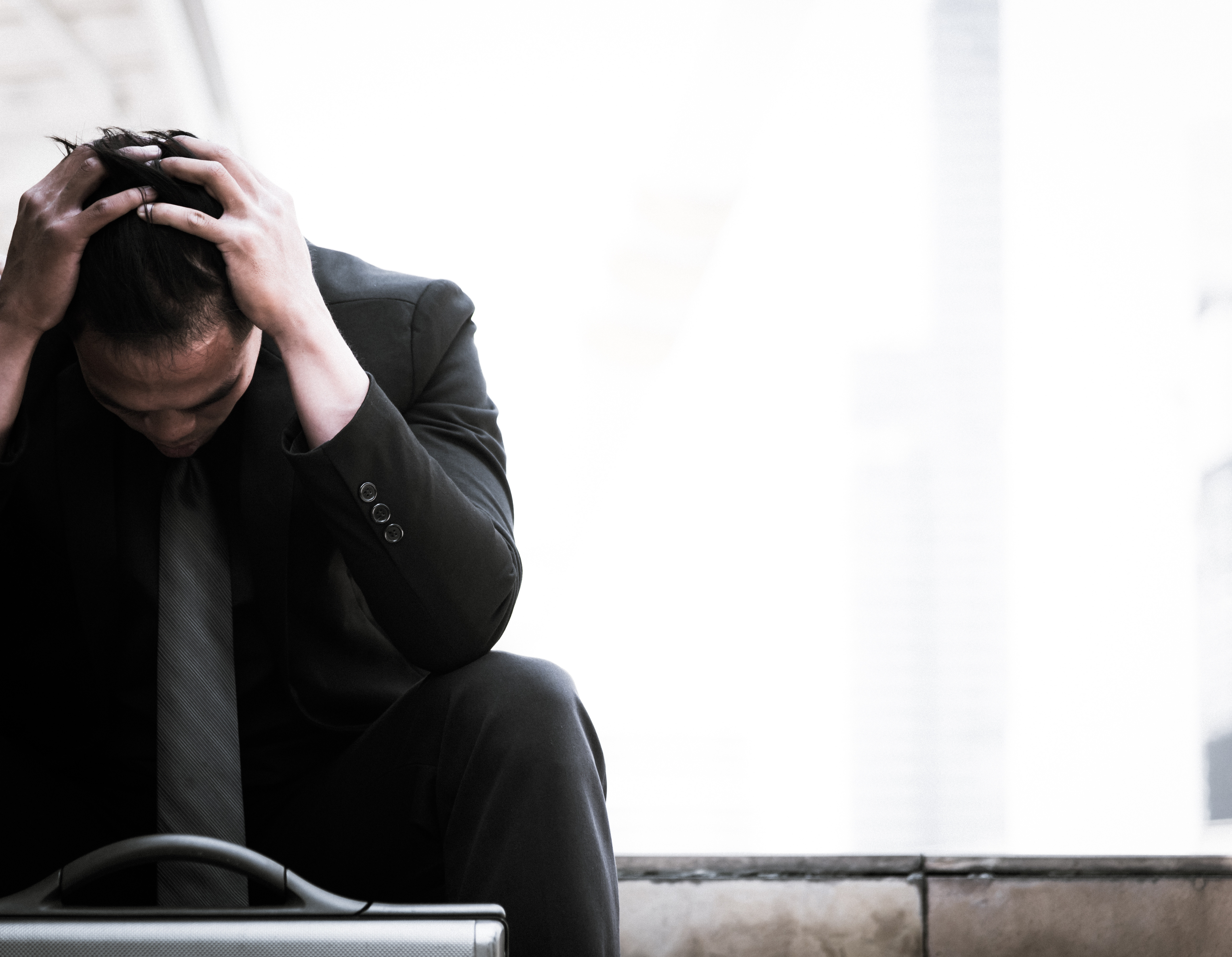 狄志為分享友人上繳月薪，老婆卻玩股票等慘賠千萬的故事。（示意圖，東方IC）