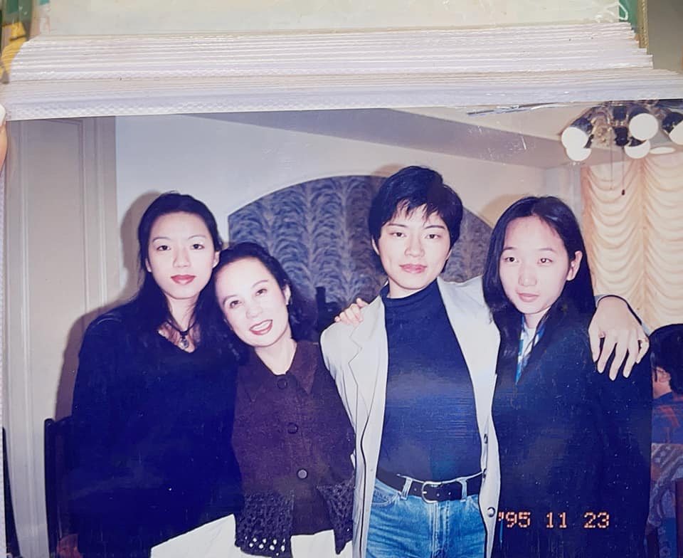 唐綺陽曬出1995年的「似男裝」舊照。(翻攝自唐綺陽占星幫臉書)