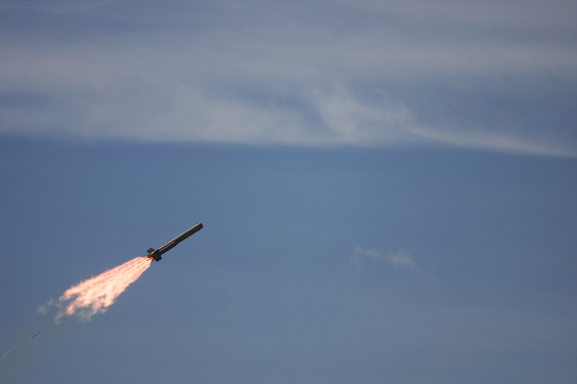 北韓今日凌晨再度發射飛彈，日本估計最遠飛越350公里。（示意圖，photoAC提供）