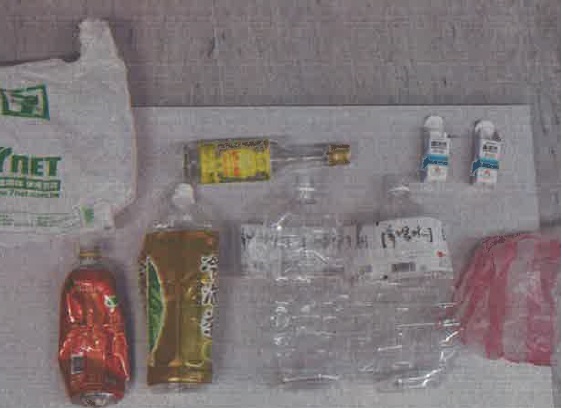 警方扣得涂嫌潛入民宅遺留的飲料罐、酒瓶、紙袋等證物。（資料照片）