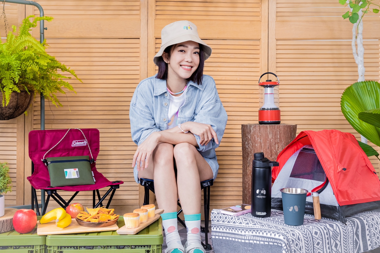 今年李霈瑜受邀擔任台北電影節「看電影約嗎」周邊商品設計，呼應熱愛戶外活動的個性，發展各種聯名相關商品。（台北電影節提供）