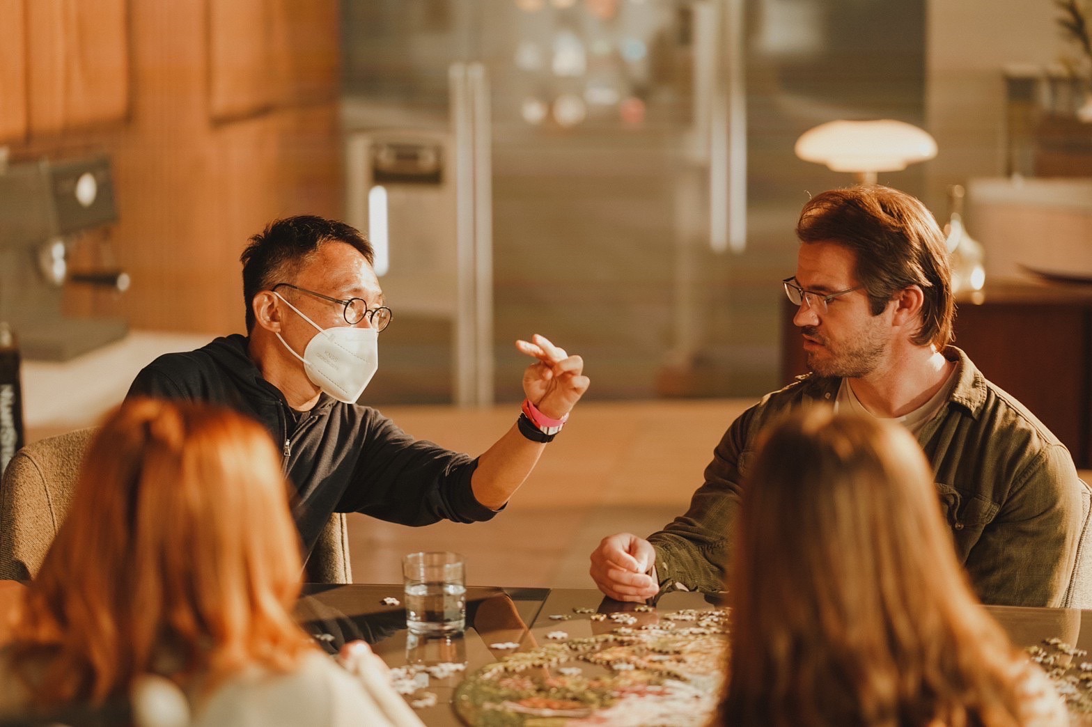 導演何蔚庭與好萊塢團隊合作拍攝短片《記憶有限公司》，首度挑戰虛擬製作。（風度影業提供）