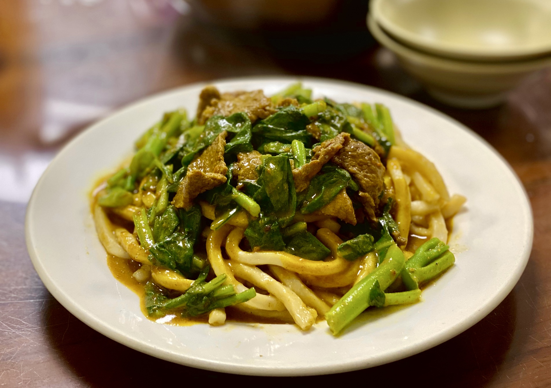 基隆獨特的沙茶咖哩炒麵，從復興隧道口前的「廣東汕頭牛肉店」開始流行。