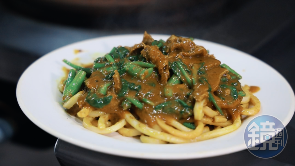 「廣東汕頭牛肉店」的牛肉炒麵,刮起全基隆的咖哩炒麵旋風。