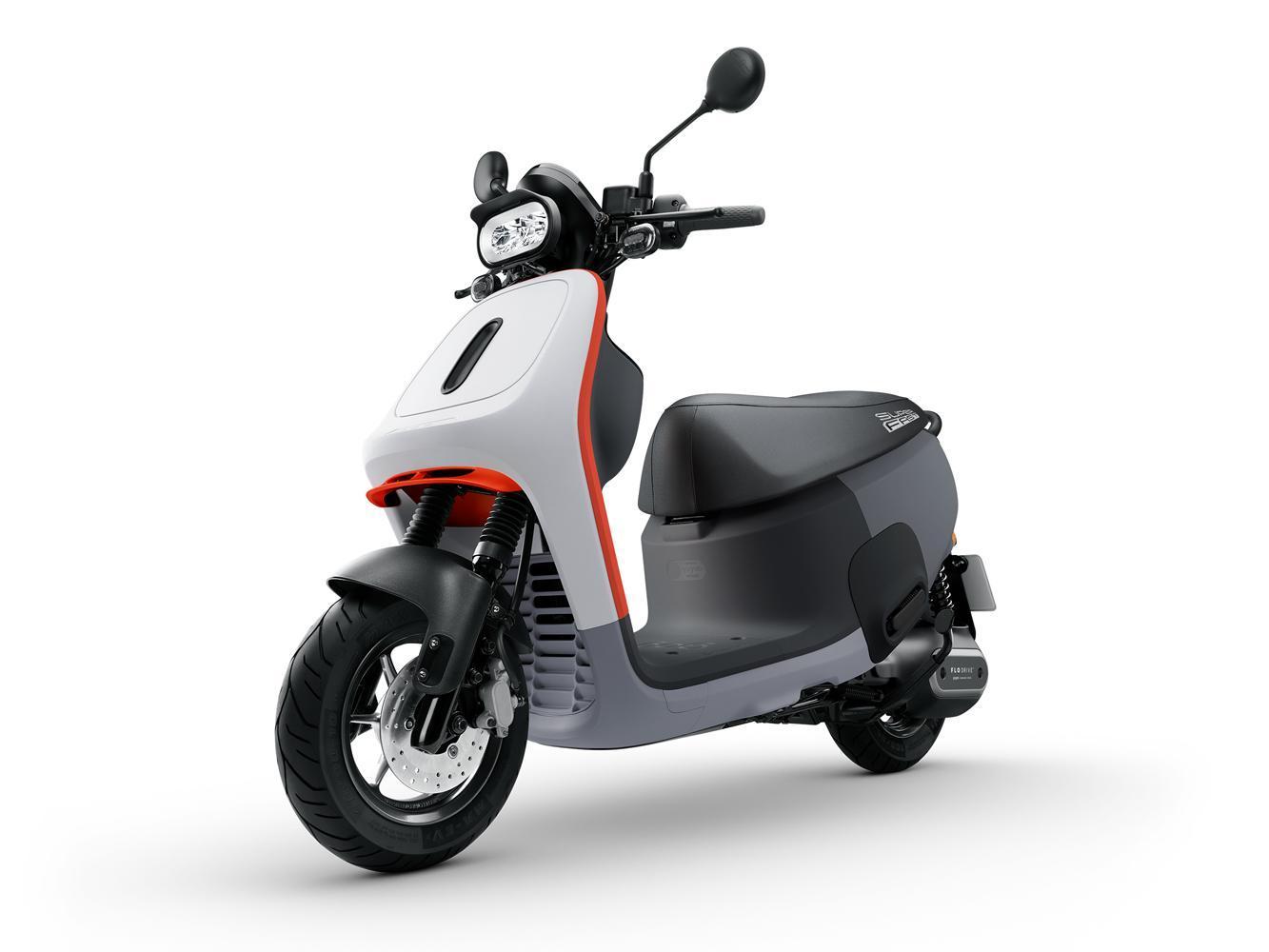 Gogoro VIVA MIX SUPERFAST 再添新成員，全新的「浩室白」車色，以一閃即速的螢光橘跳色設計點綴前擾流飾板及車尾，要讓沿途目光秒關注。