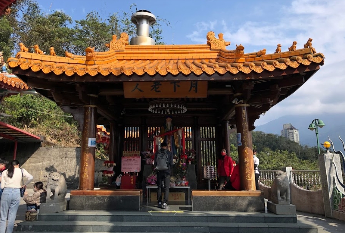 一名男子陪朋友去拜月老，結果看到籤解後傻眼了。（翻攝自Google Maps）