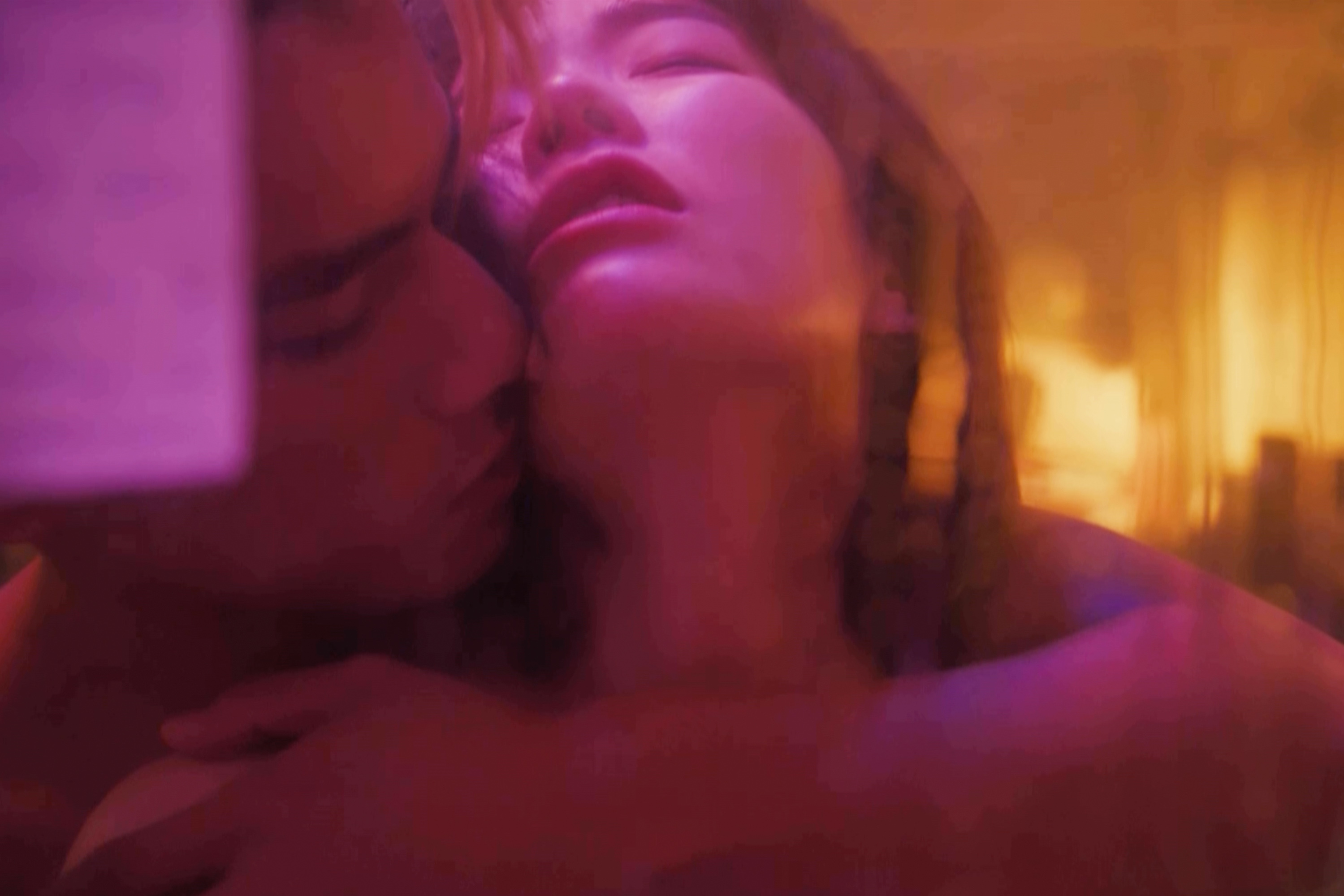 《村裡來了個暴走女外科》蔡淑臻、朱軒洋大尺度情欲戲成大結局收視高峰。（公共電視提供）