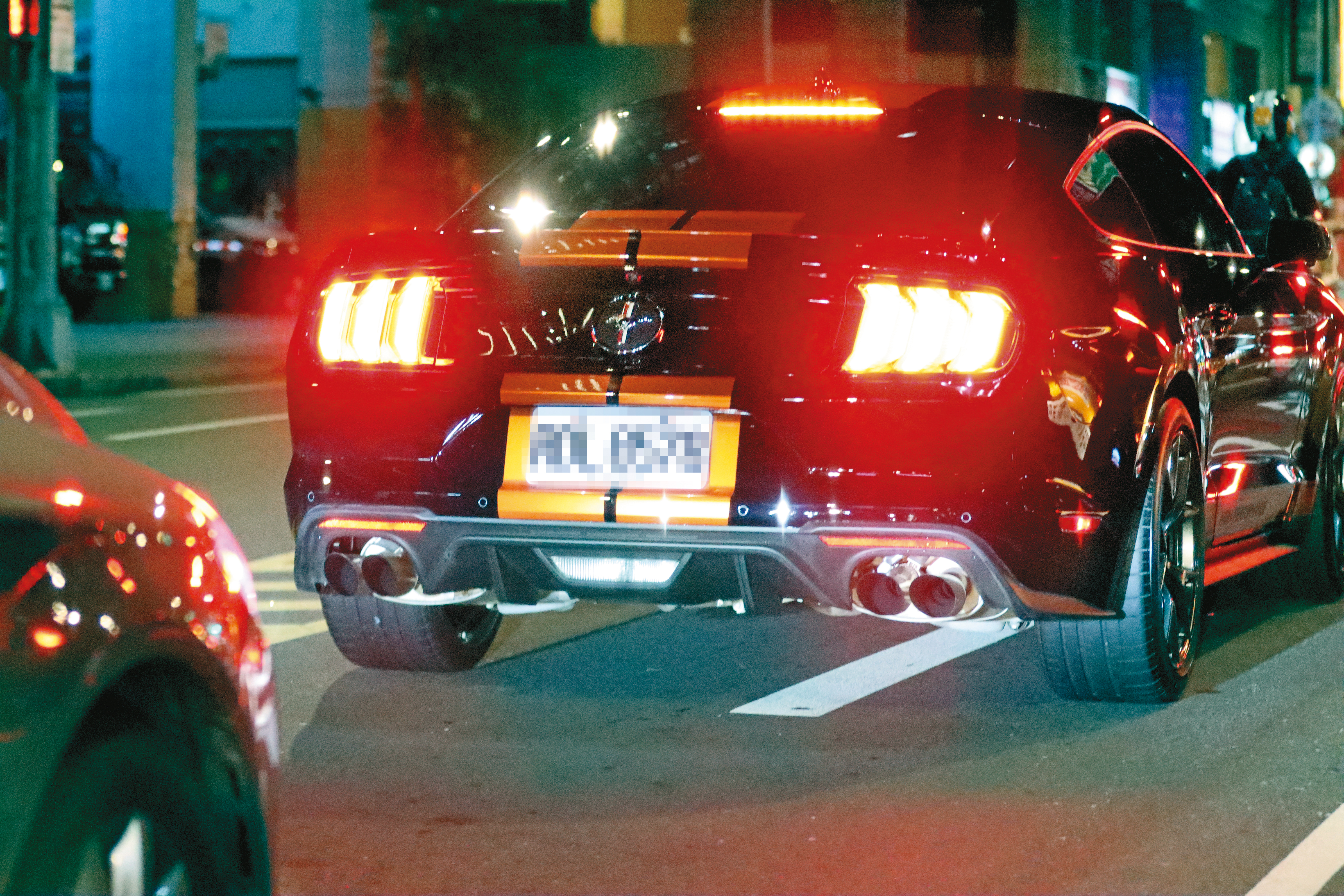 6/1，21：16，陳立農開著洗好的福特野馬跑車回到內湖住處。