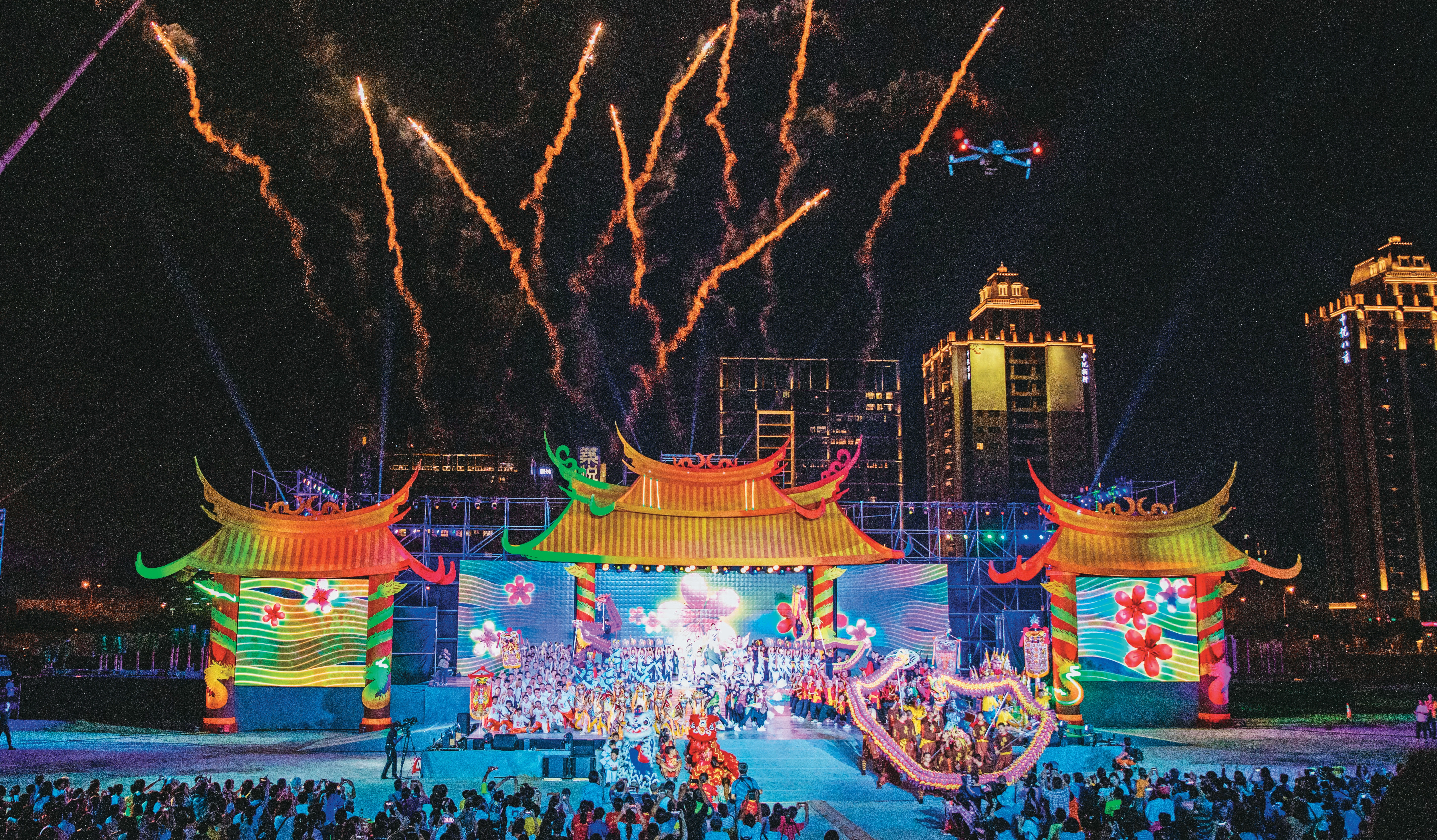 鬥陣大戲磅礡演出,為傳統藝陣帶來前所未見的視覺饗宴。