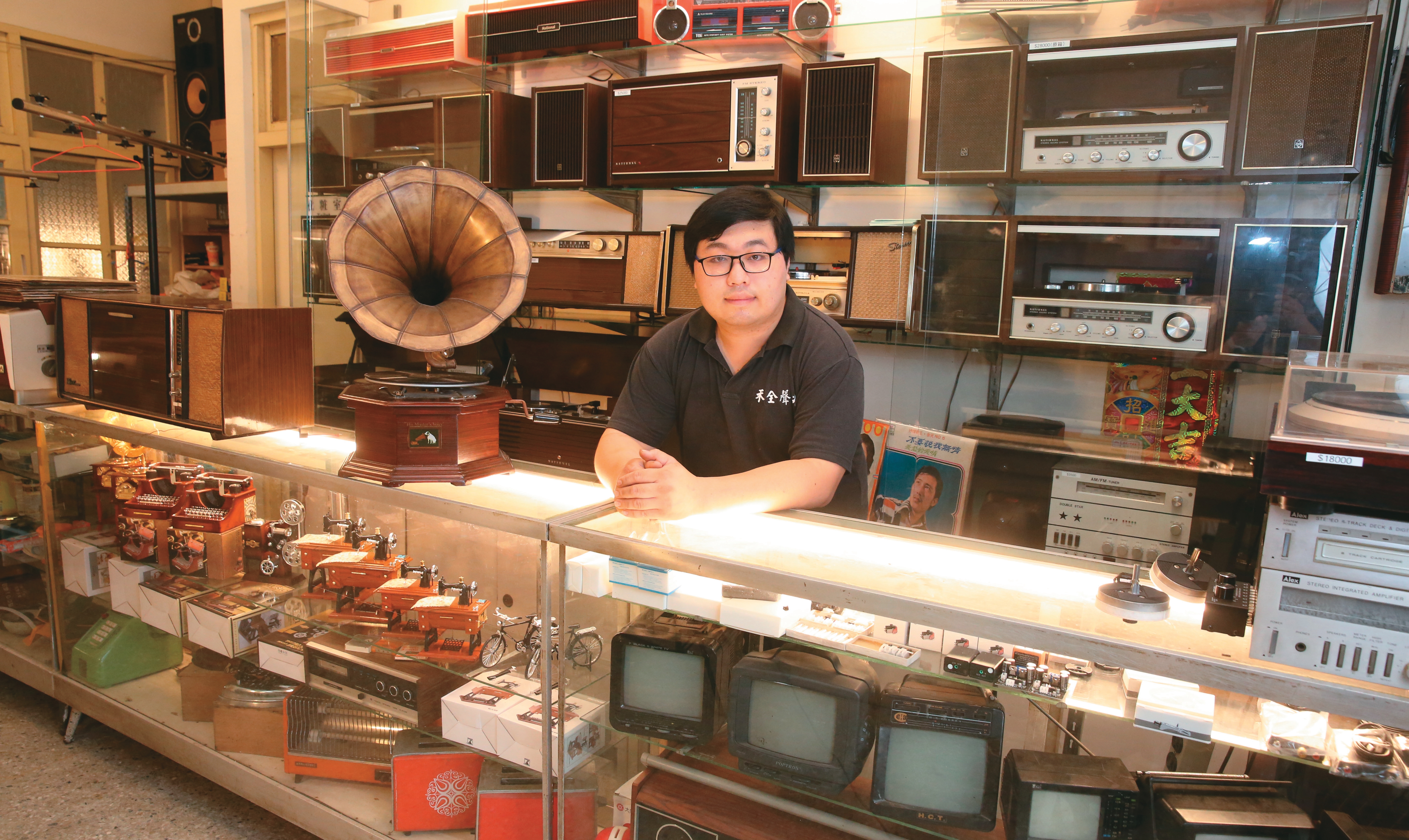陳祈全未滿30歲，但十分喜愛比他年紀還長的老家電。