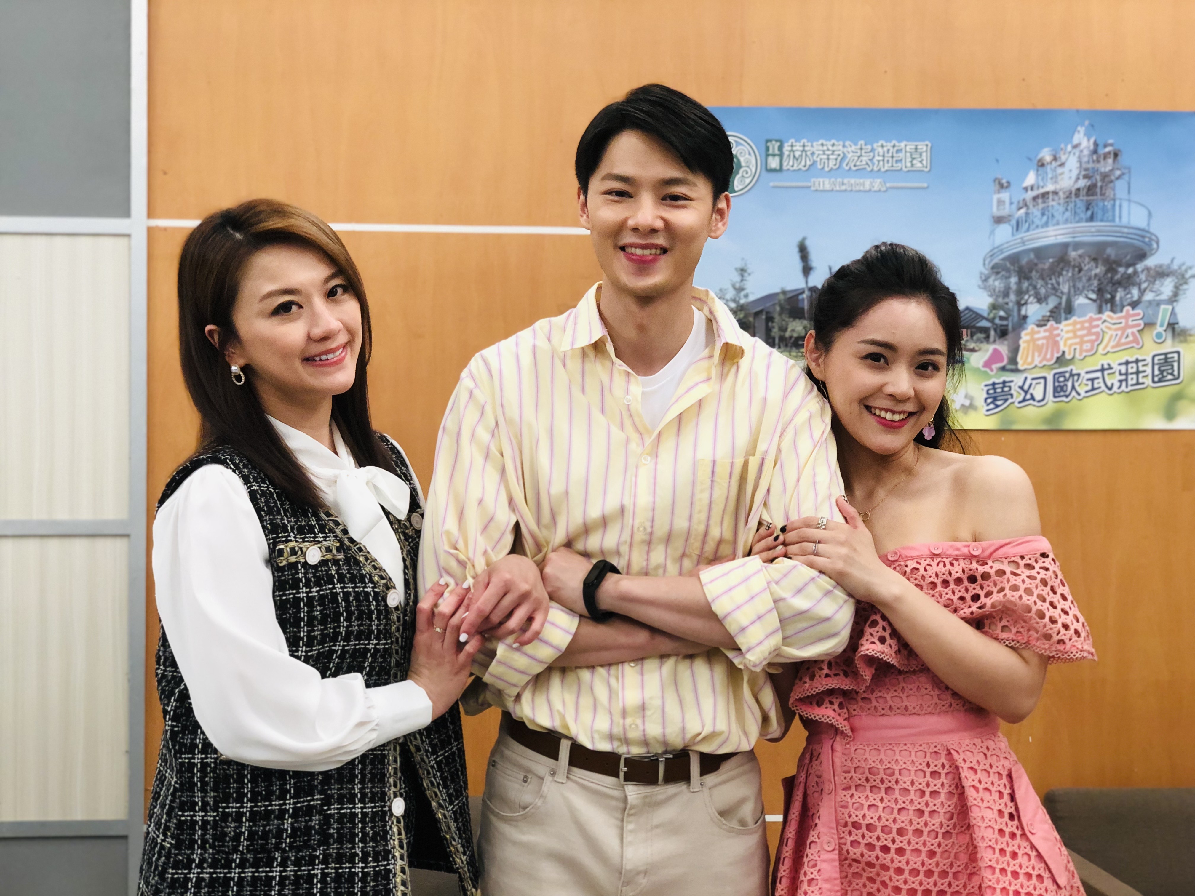 方琦進民視八點檔《黃金歲月》和苗真（左）跟羅子惟（中）演對手戲。（民視提供）