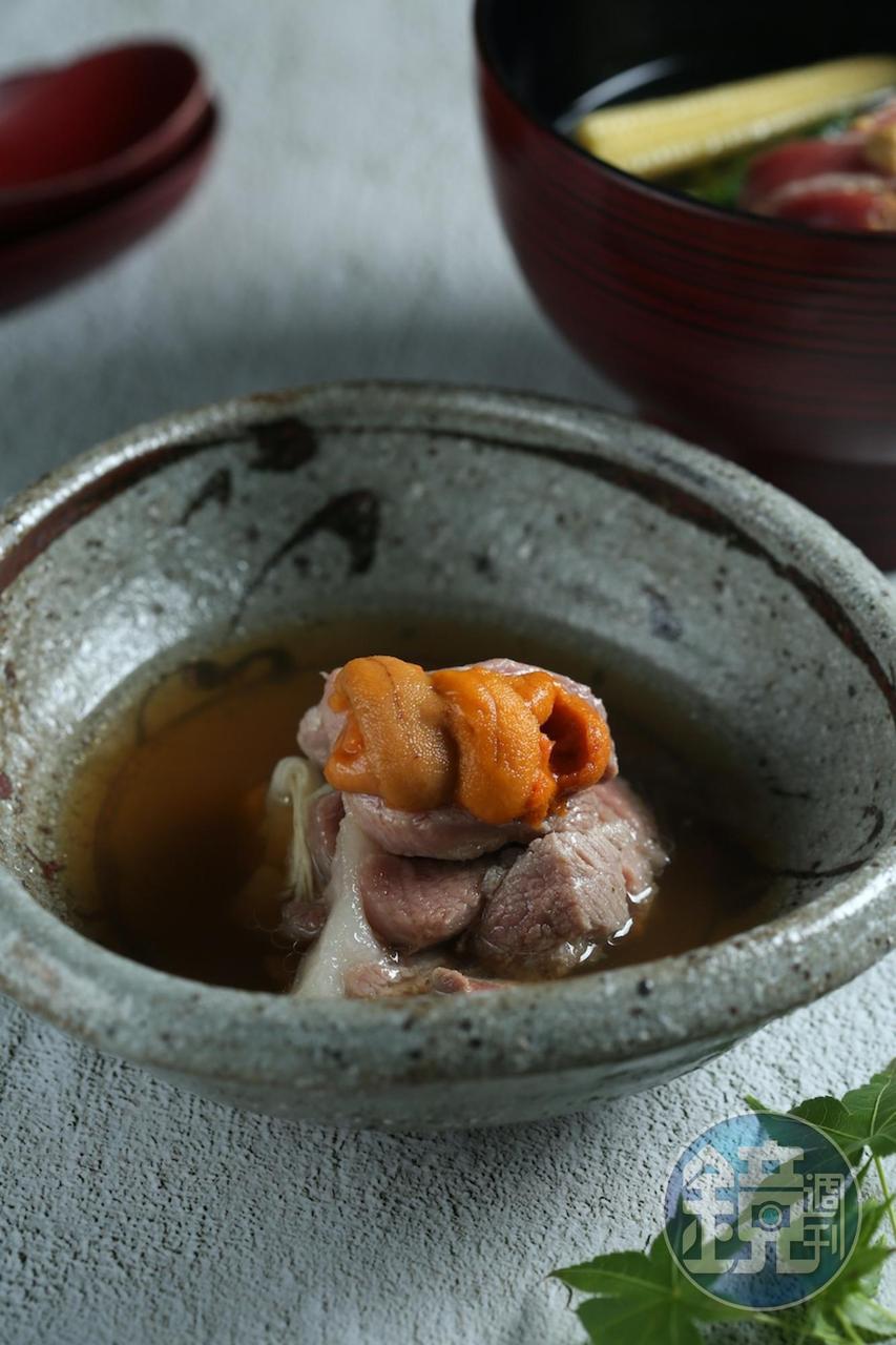 「東港黑鮪魚鍋」魚肉厚實，如嘗牛肉般肉味豐盈。（Ukai Kaiseki懷石，4,800元套餐菜色）