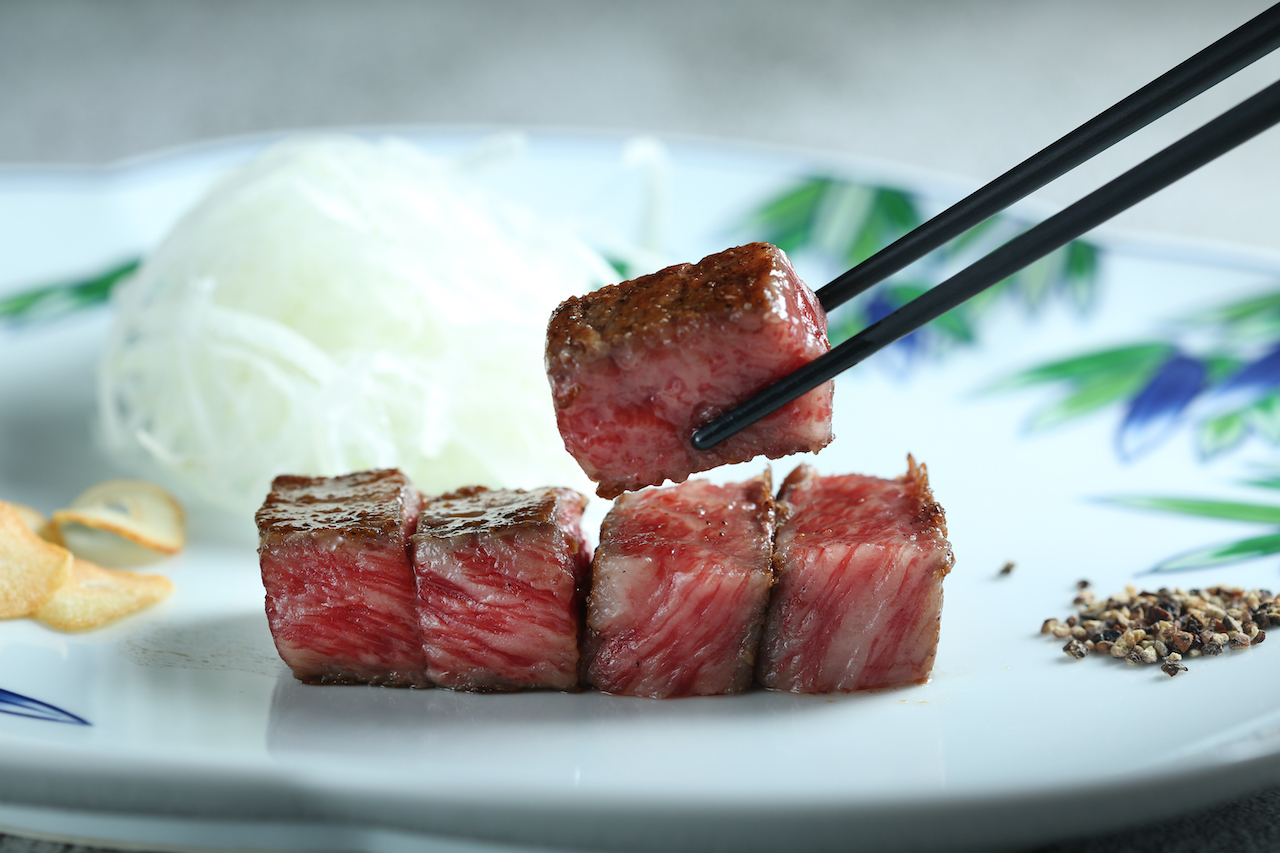 招牌菜色「日本和牛」油花豐美、肉味濃郁。（Ukai-tei鐵板燒，6,800元套餐菜色）