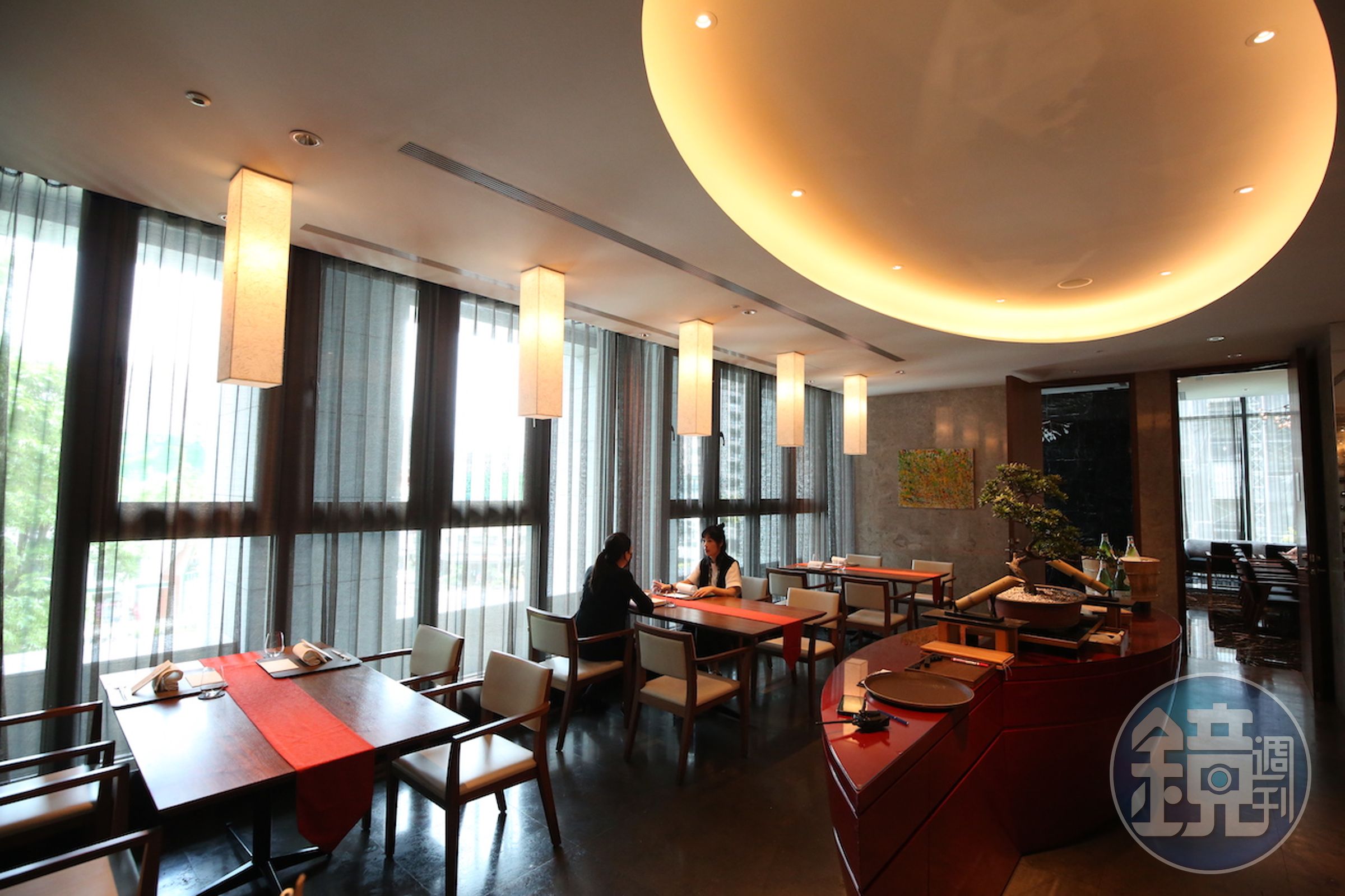 「Ukai Kaiseki 懷石」著重料理的展演概念及美感。