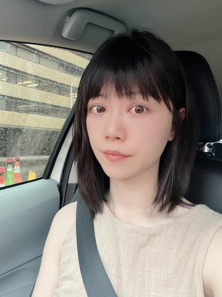 高嘉瑜短透露自己一年才剪一次頭髮，一定要剪夠本。（翻攝自高嘉瑜臉書）