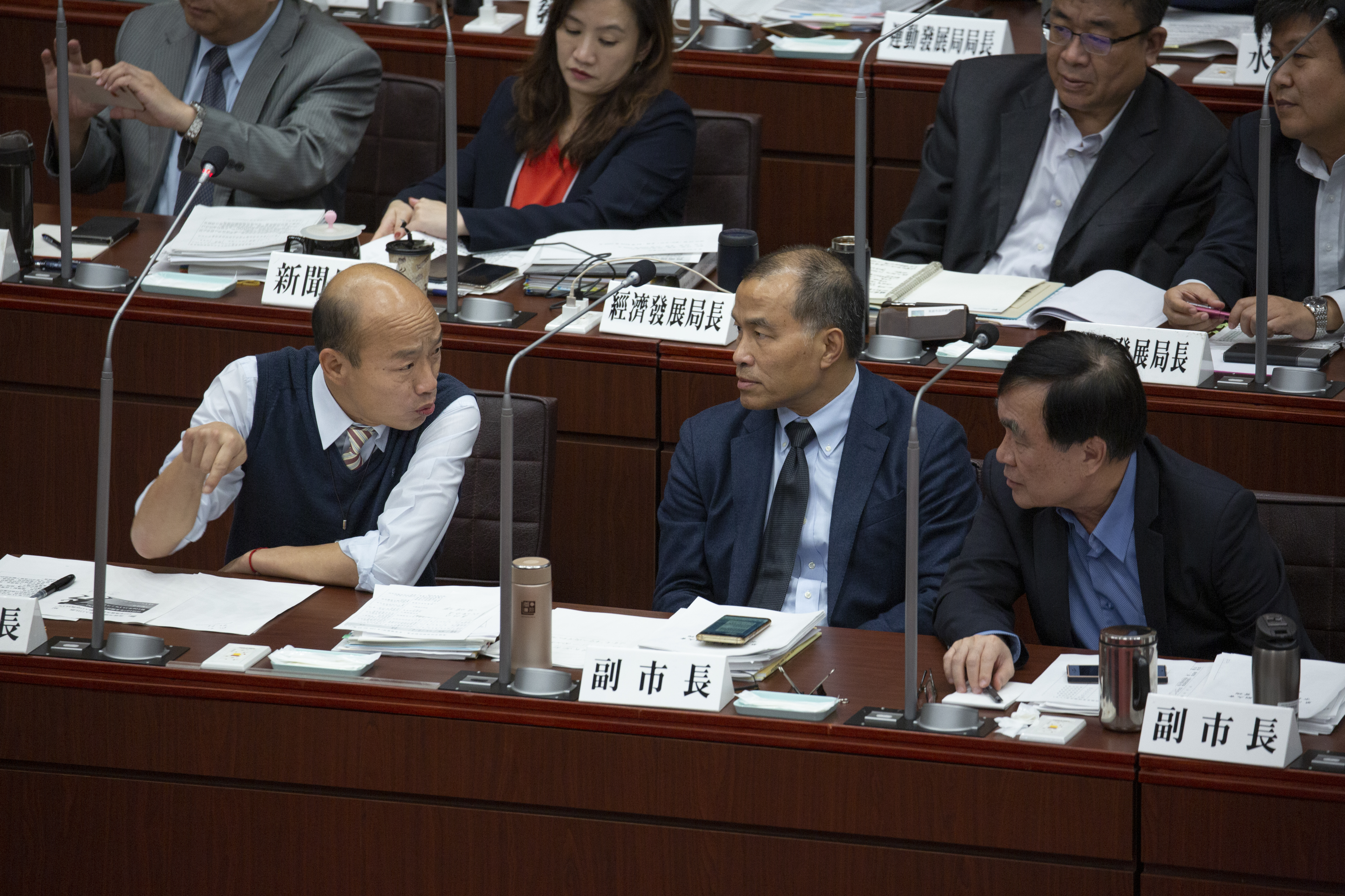 前韓市府副市長李四川（右起）、葉匡時戶籍都在北部，被徵詢是否參選高雄市長均表示沒有意願。（本刊資料照）