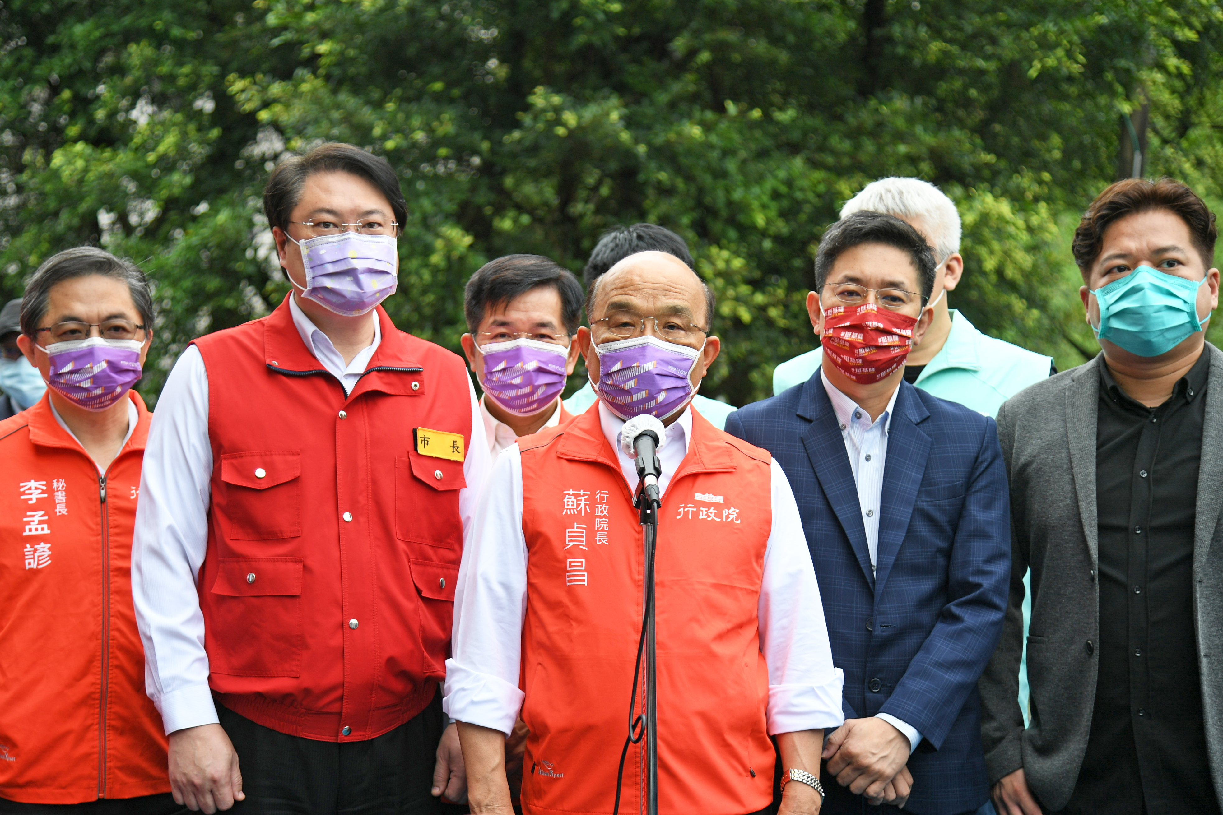 蘇貞昌坦言，現在疫情確實來到高原期，不過趨勢有漸漸下降的情況，防疫政策將會視疫情適度應變調整。（行政院提供）