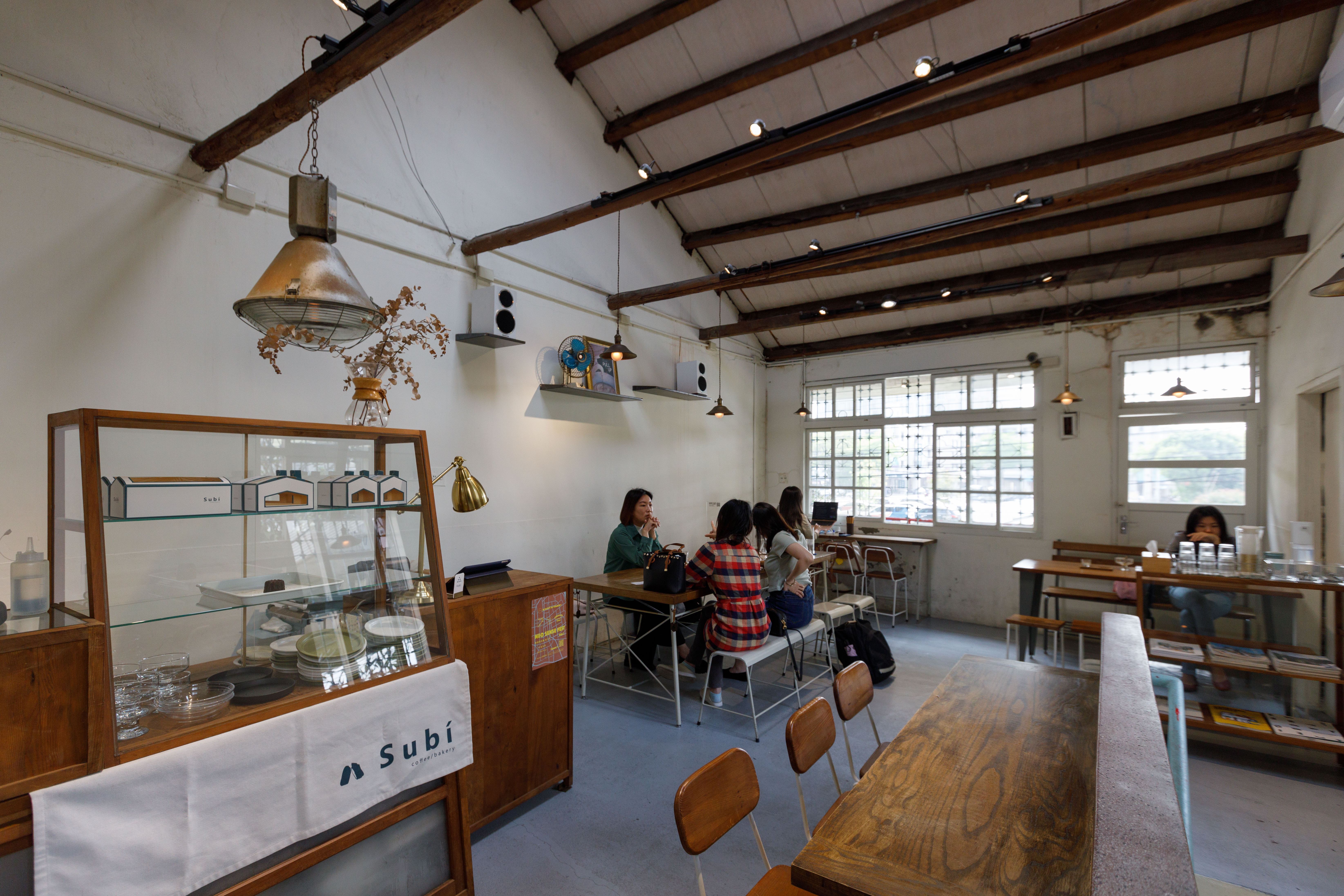 保留老屋原有架構，咖啡館2樓空間簡單舒服。