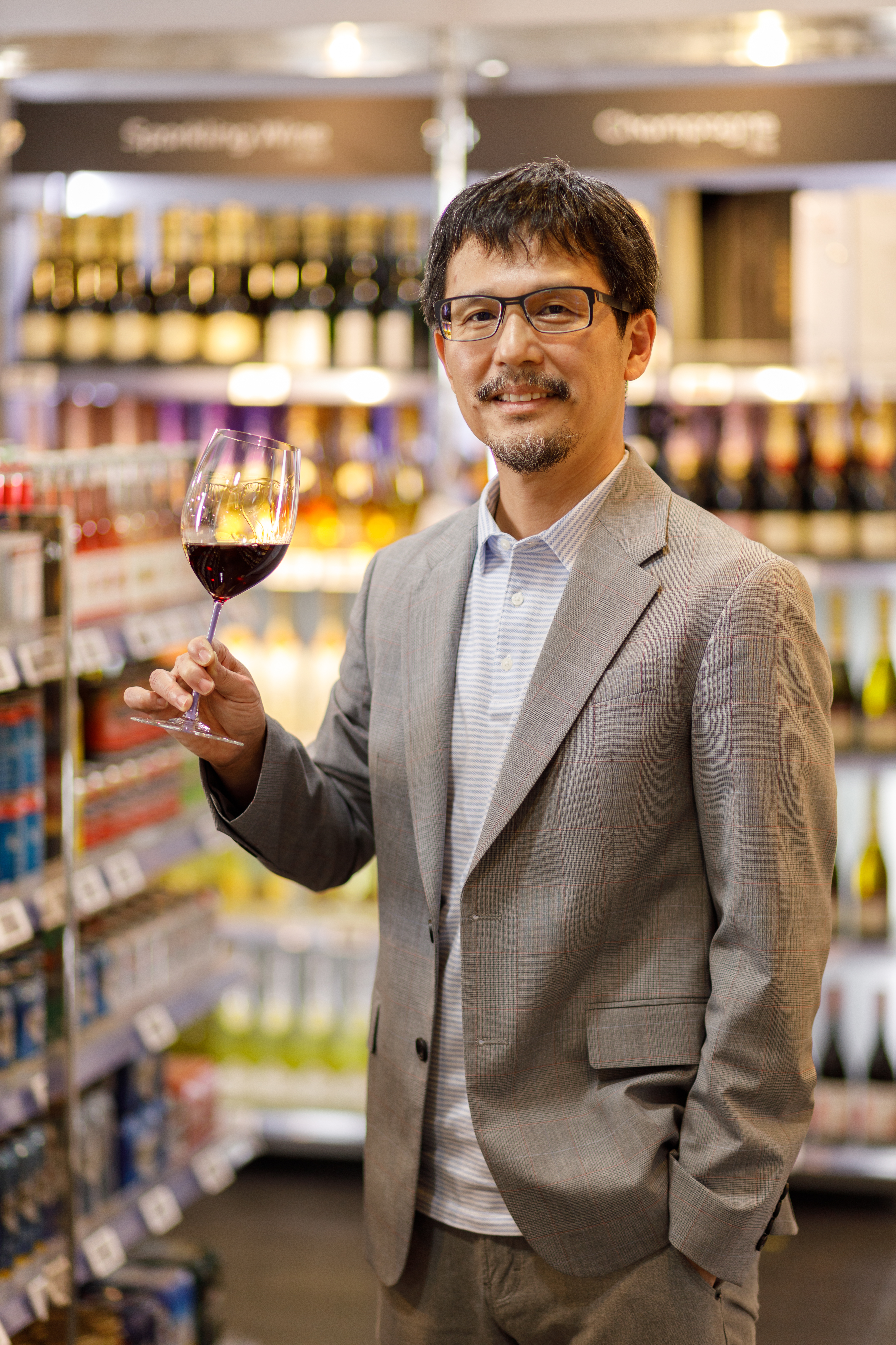 周子勤曾在工研院創立全台首個企業內的葡萄酒社，也經常為企業團體開設品酒課程。